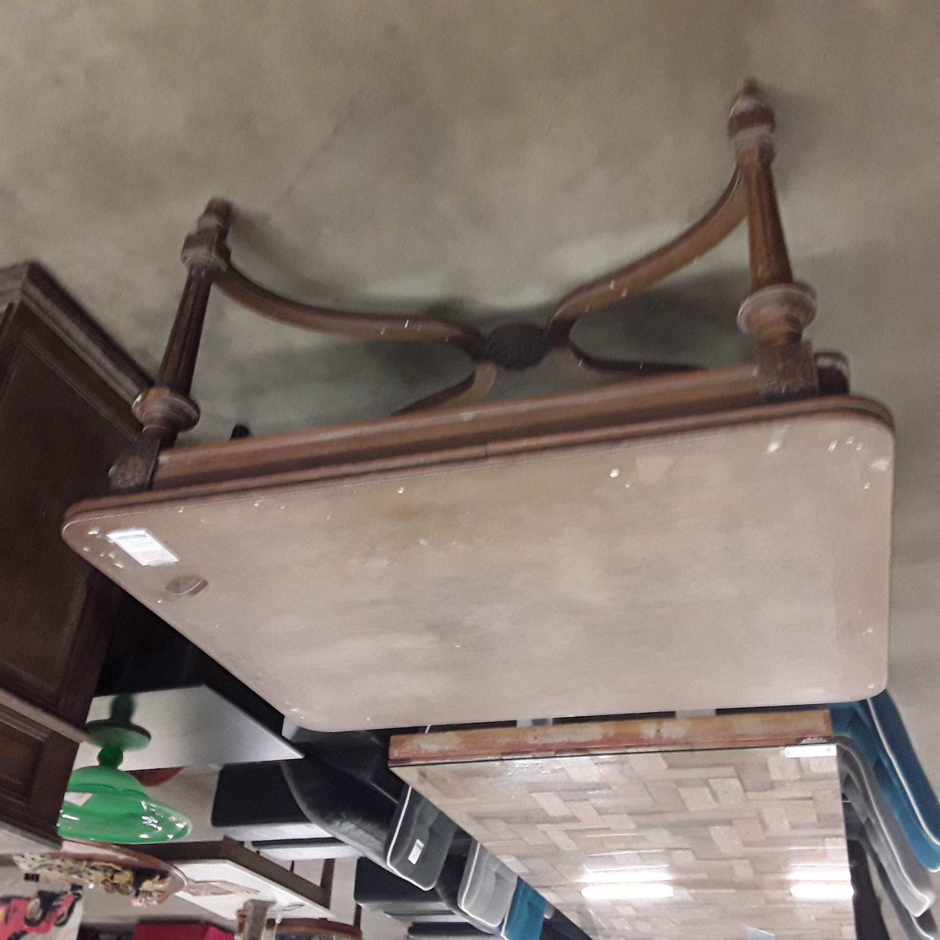 <p>Table ancienne chêne<br />cannelé avec allonge<br />70,00 € T.T.C<br /><a href="/Article/123074?type=depose" style="color:white;" target="_blank">Lien vers l'article</a></p>