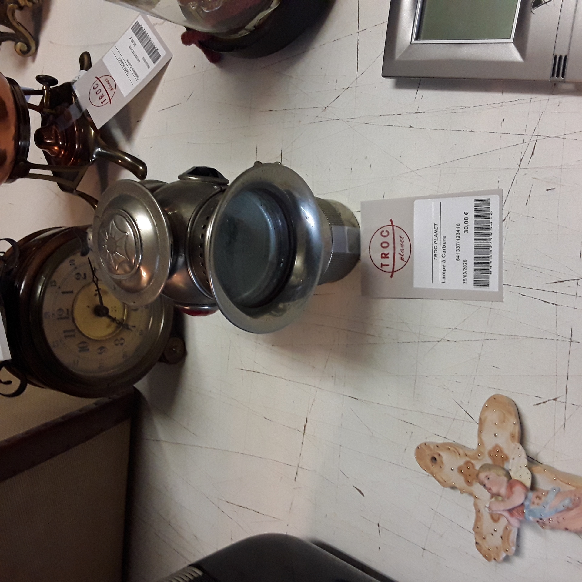 <p>Lampe à Carbure<br />30,00 € T.T.C<br /><a href="/Article/123416?type=depose" style="color:white;" target="_blank">Lien vers l'article</a></p>