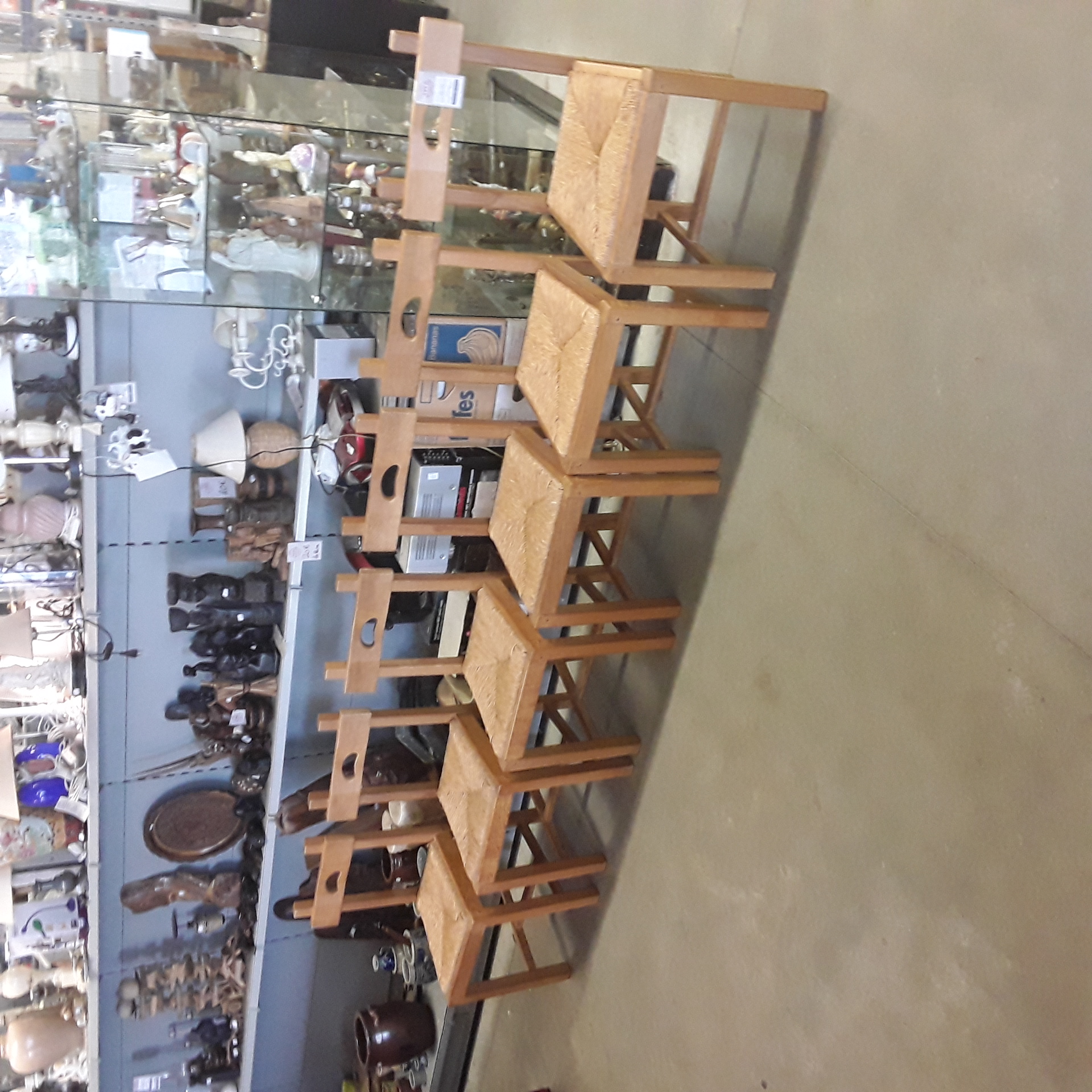 <p>Lot de 6 chaises paillée bois<br />60,00 € T.T.C<br /><a href="/Article/124121?type=depose" style="color:white;" target="_blank">Lien vers l'article</a></p>