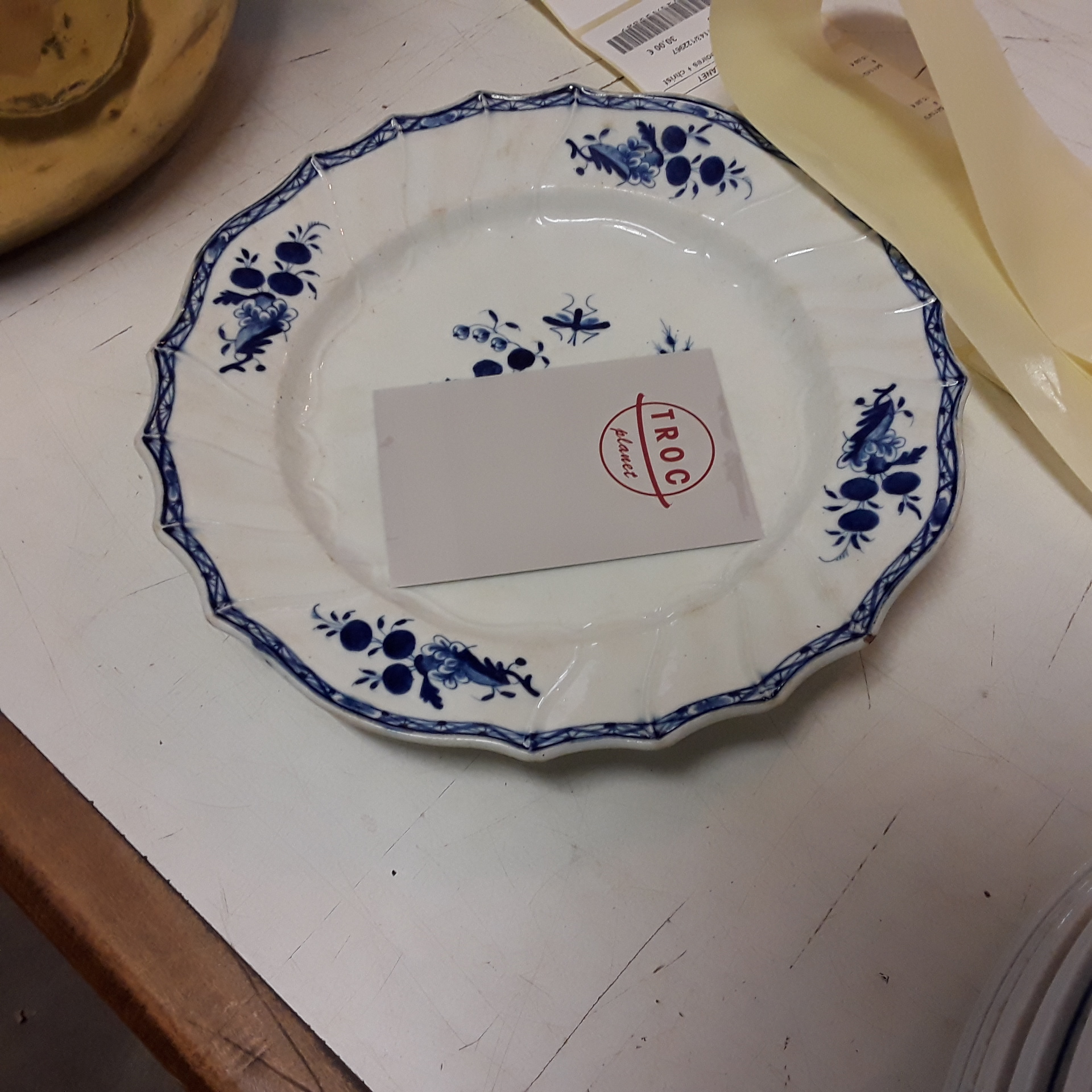 <p>Assiette Tournai<br />12,00 € T.T.C<br /><a href="/Article/122966?type=depose" style="color:white;" target="_blank">Lien vers l'article</a></p>