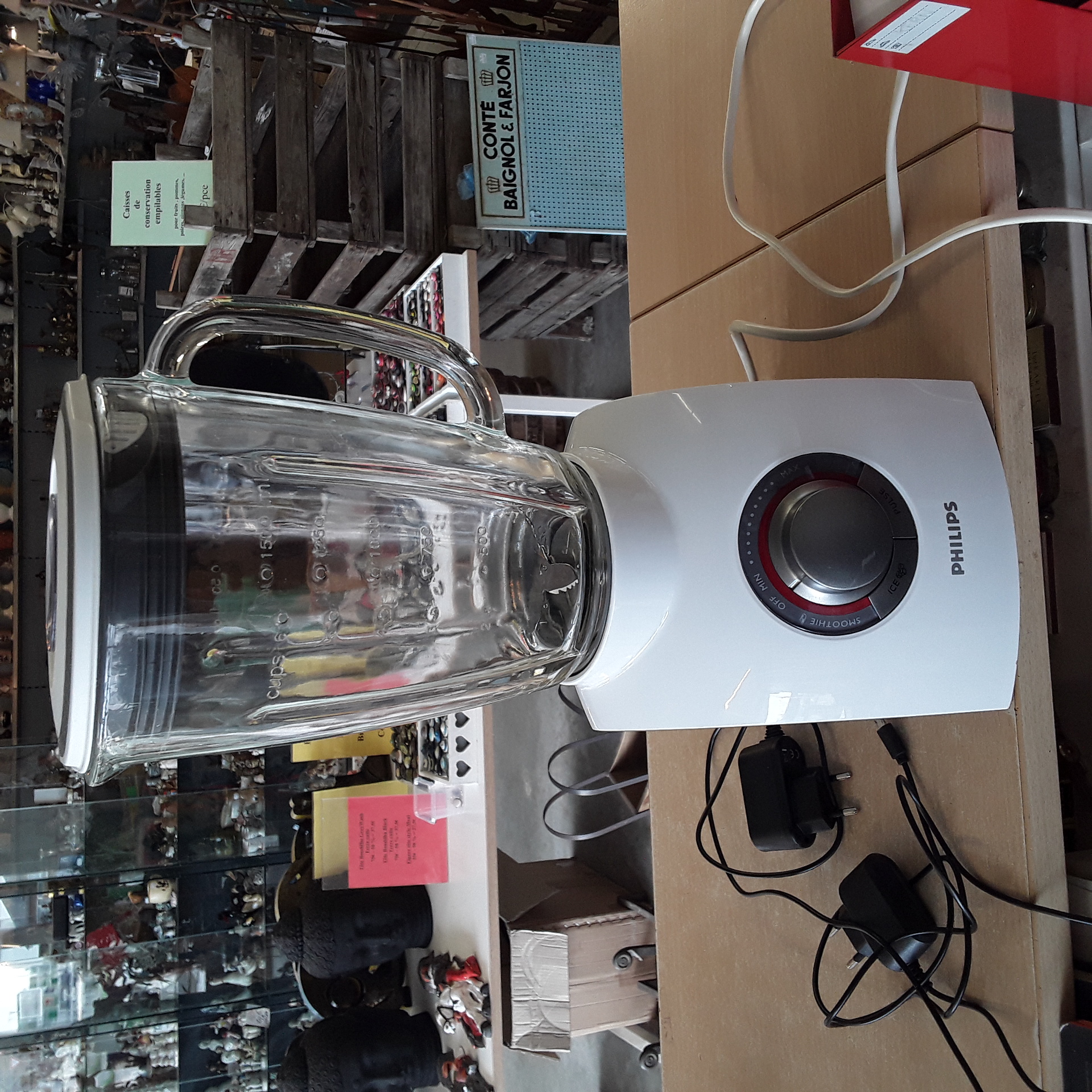 <p>Mixer Philips<br />Blanc<br />20,00 € T.T.C<br /><a href="/Article/123476?type=depose" style="color:white;" target="_blank">Lien vers l'article</a></p>