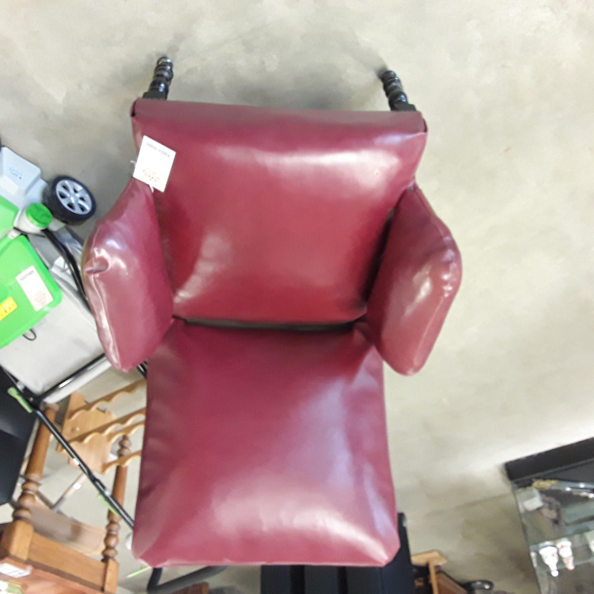 <p>Fauteuil relax rouge skai<br />60,00 € T.T.C<br /><a href="/Article/124669?type=depose" style="color:white;" target="_blank">Lien vers l'article</a></p>