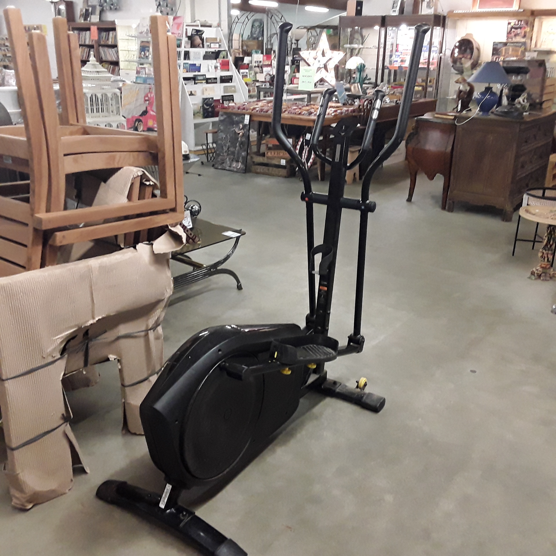 <p>Step Domyos 520<br />sans écran<br />40,00 € T.T.C<br /><a href="/Article/122626?type=depose" style="color:white;" target="_blank">Lien vers l&#39;article</a></p>