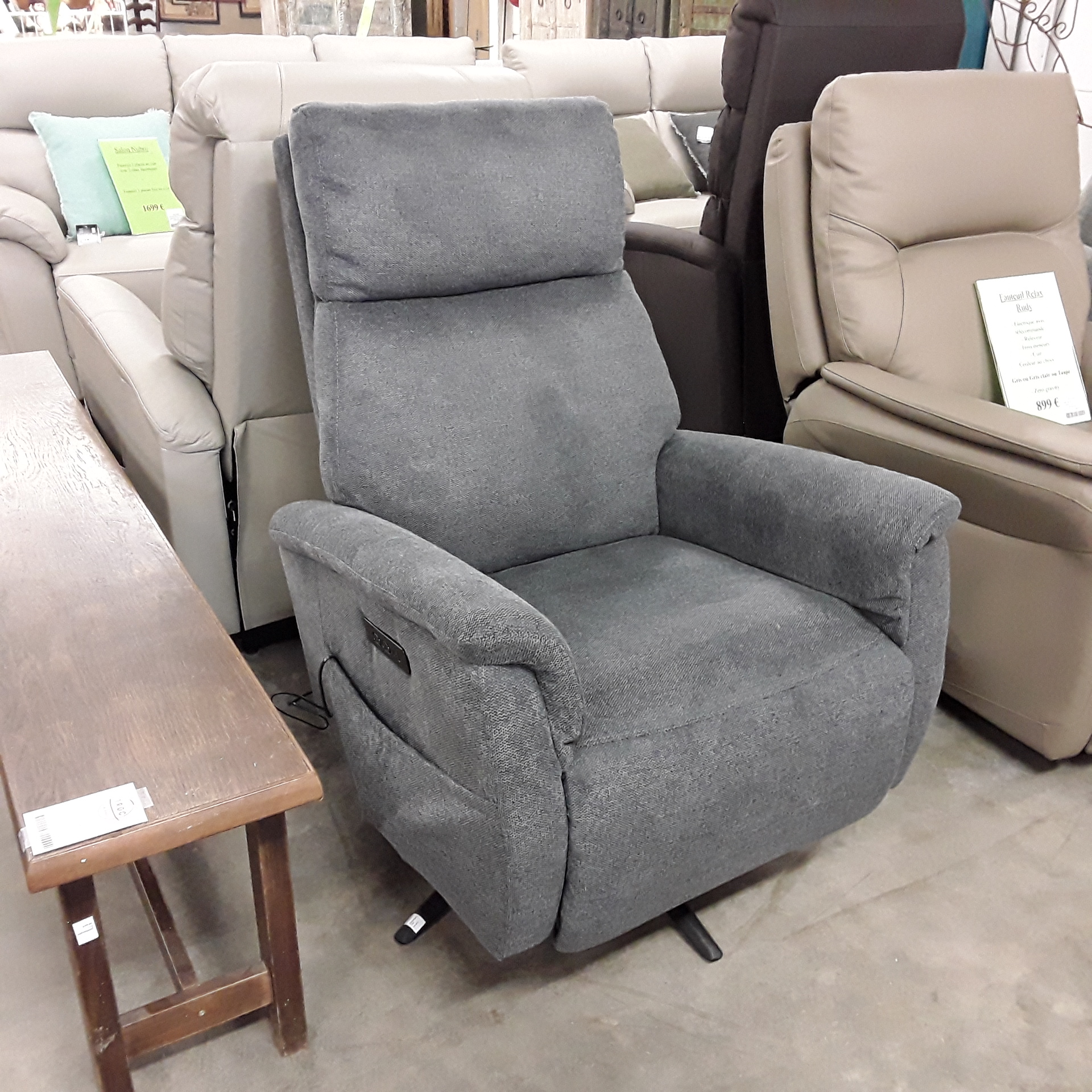 <p>Relax Gordon 2 moteurs<br />releveur pivotant <br />599,00 € T.T.C<br /><a href="/Article/4517?type=neuf" style="color:white;" target="_blank">Lien vers l&#39;article</a></p>
