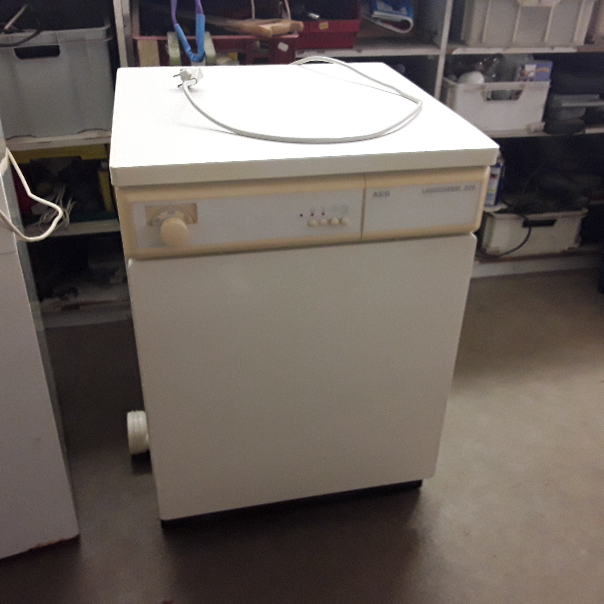 <p>Séchoir à évacuation AEG<br />Lavatherm 320<br />32,00 € T.T.C<br /><a href="/Article/122561?type=depose" style="color:white;" target="_blank">Lien vers l&#39;article</a></p>