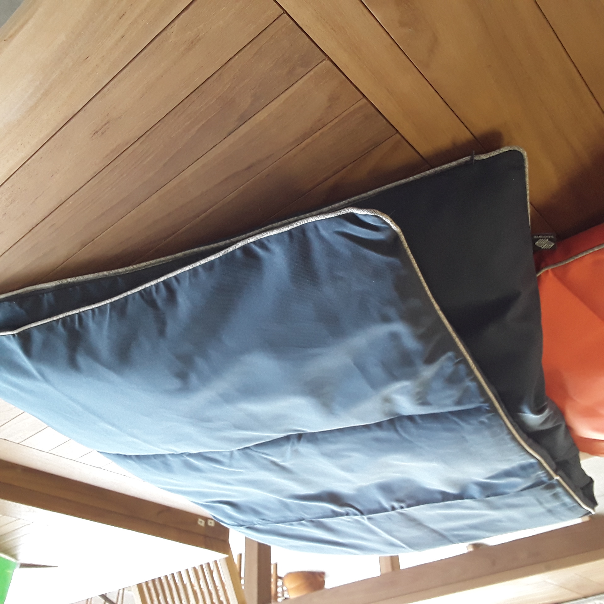 <p>Coussin Lit JLP MARINE<br />65 x 200  A27120MARI<br />45,00 € T.T.C<br /><a href="/Article/4307?type=neuf" style="color:white;" target="_blank">Lien vers l&#39;article</a></p>