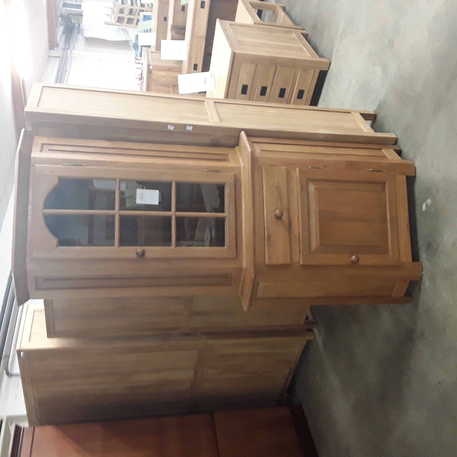 <p>Encoignure vitrée 2 portes<br />1 tiroir<br />150,00 € T.T.C<br /><a href="/Article/122150?type=depose" style="color:white;" target="_blank">Lien vers l&#39;article</a></p>