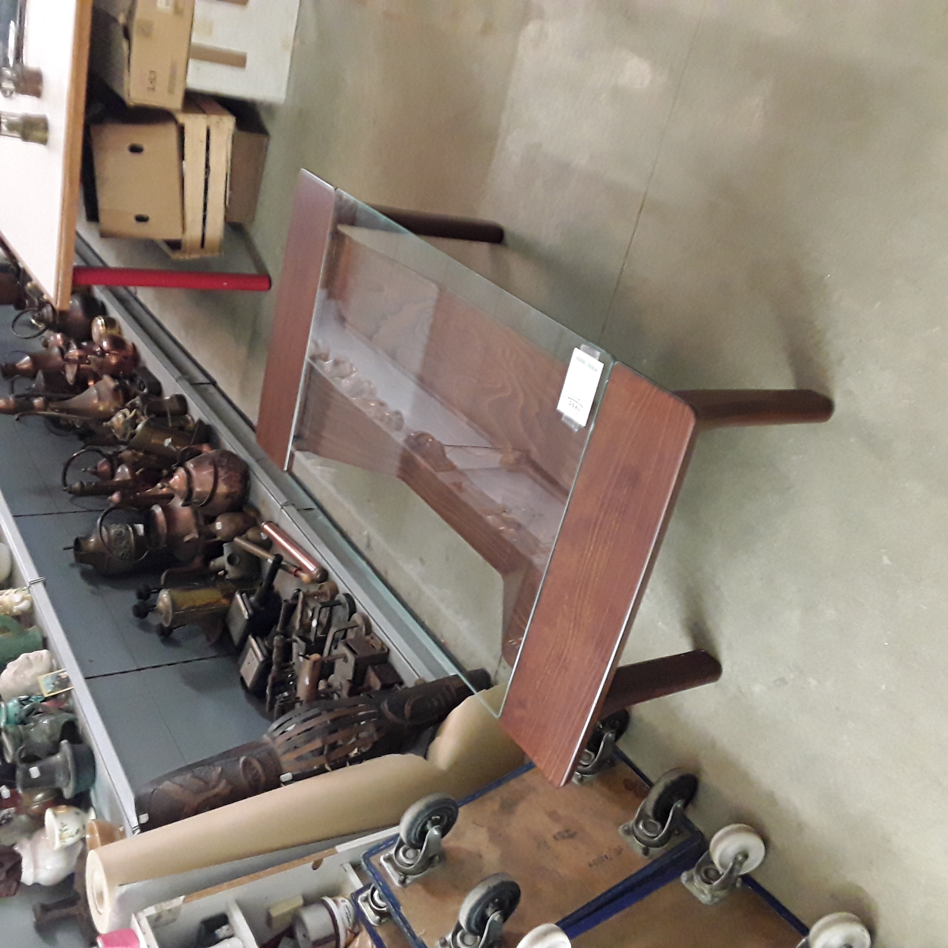 <p>Table de salon design<br /> dessus en verre Stressless<br />128,00 € T.T.C<br /><a href="/Article/123247?type=depose" style="color:white;" target="_blank">Lien vers l'article</a></p>