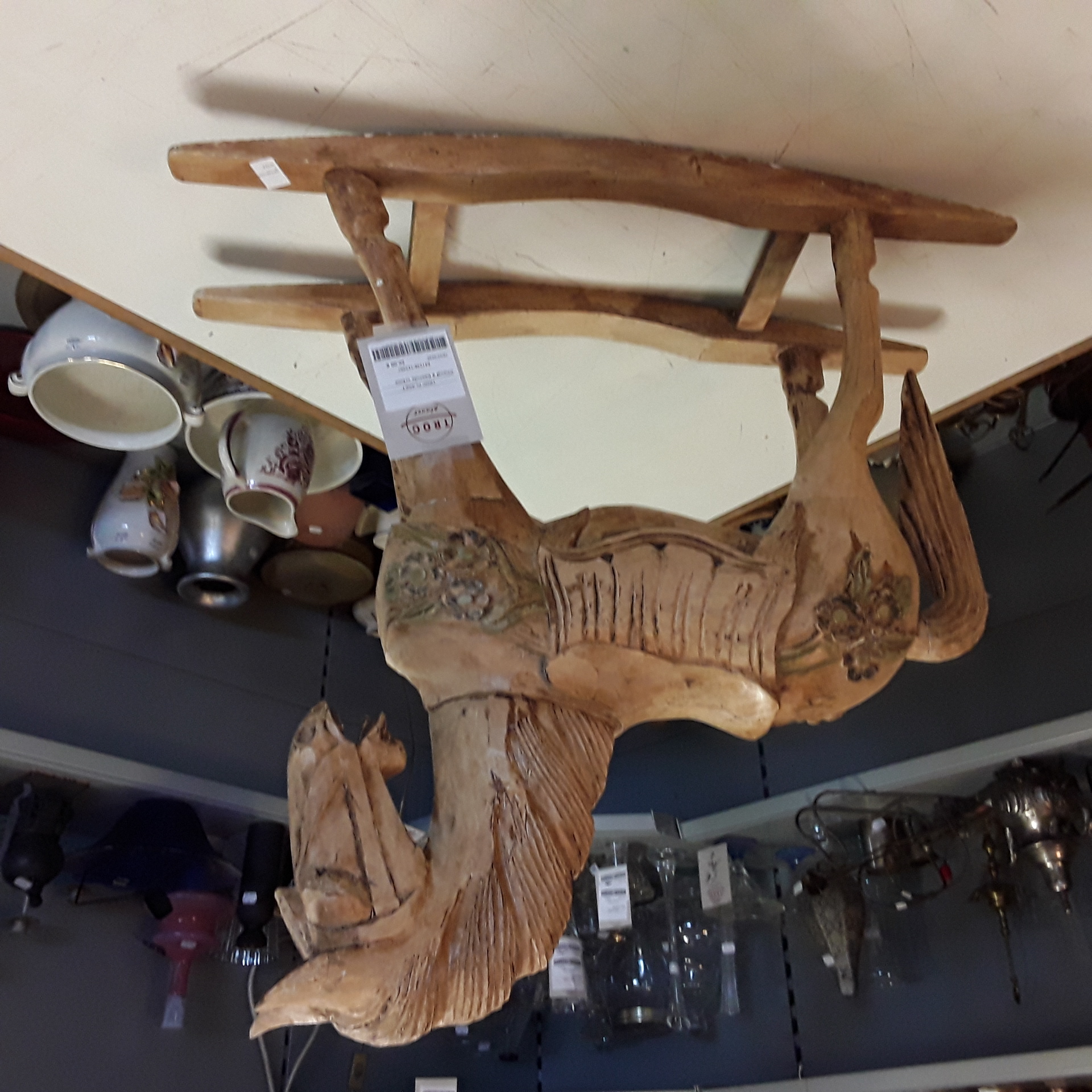 <p>Cheval à bascule crème<br />50,00 € T.T.C<br /><a href="/Article/123267?type=depose" style="color:white;" target="_blank">Lien vers l'article</a></p>