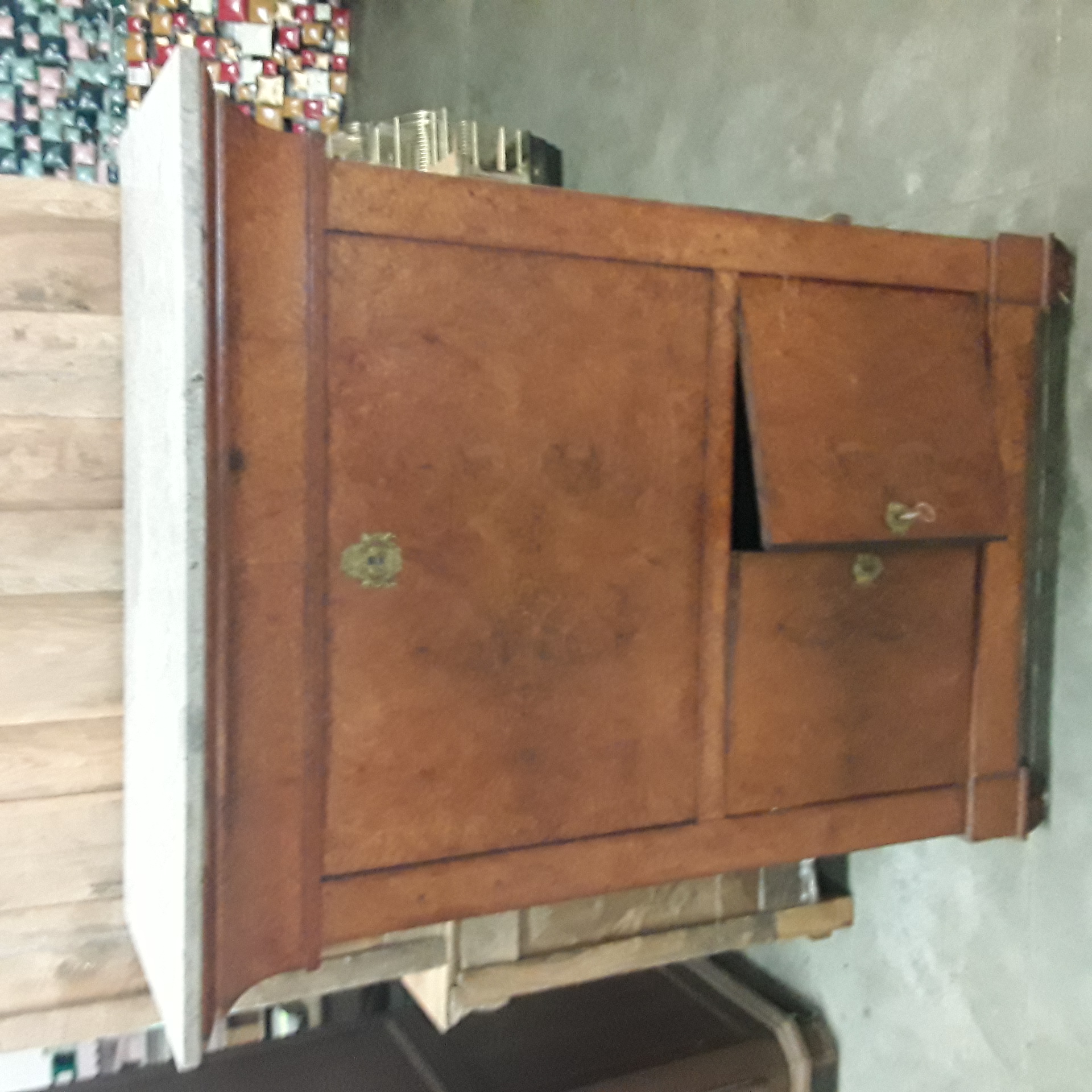 <p>Secrétaire + marbre  !! fendu!<br />ancien<br />60,00 € T.T.C<br /><a href="/Article/124050?type=depose" style="color:white;" target="_blank">Lien vers l'article</a></p>