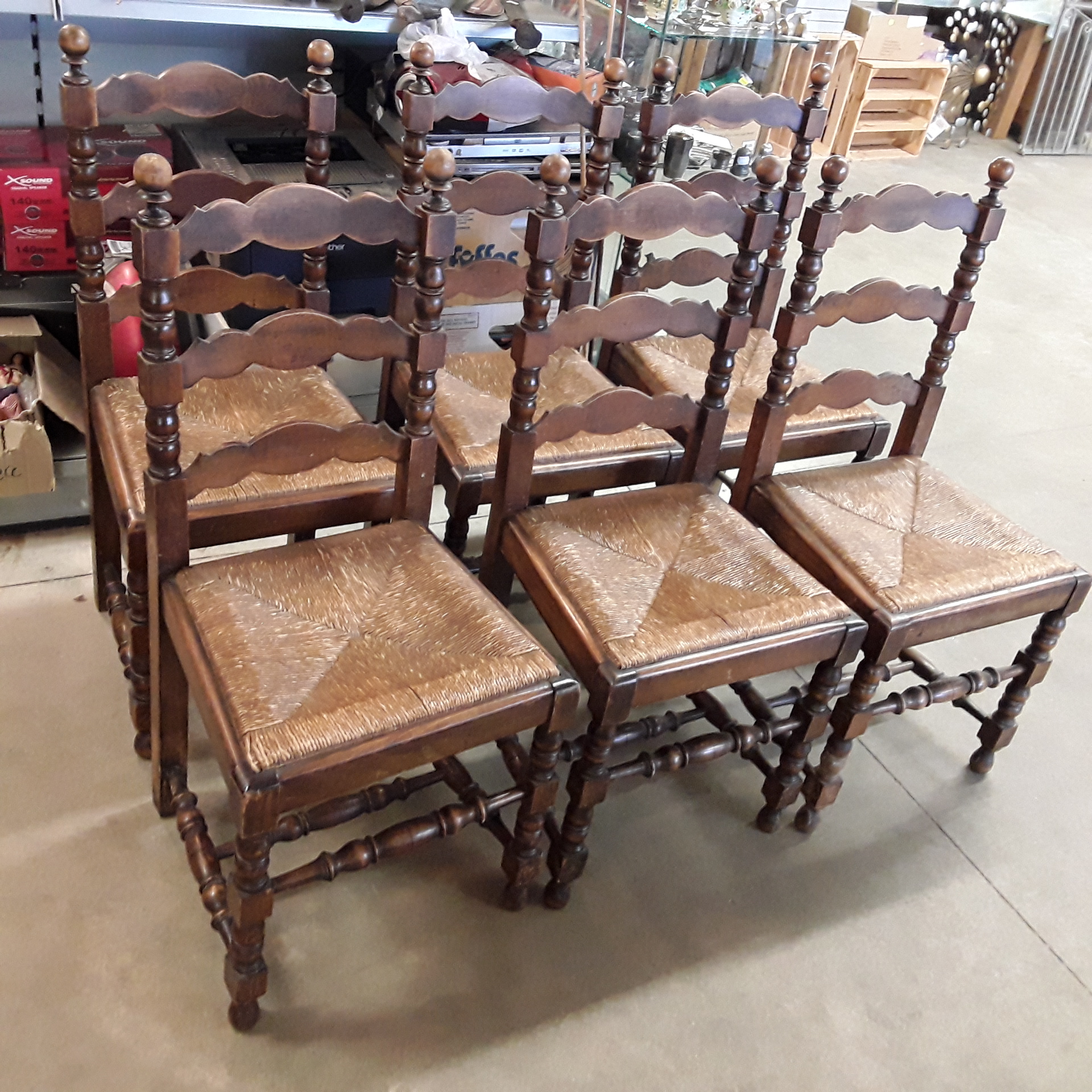 <p>ensemble de 6 chaises<br />en hêtre assises paillées<br />36,00 € T.T.C<br /><a href="/Article/120605?type=depose" style="color:white;" target="_blank">Lien vers l&#39;article</a></p>