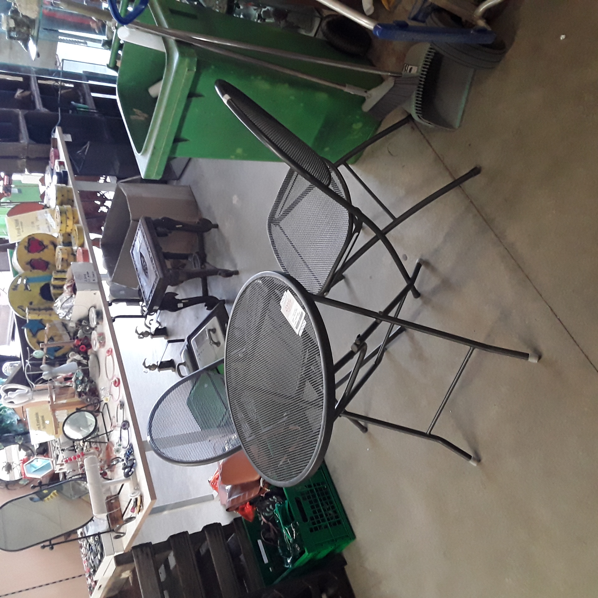 <p>Chaises + table de jardin <br /> métal<br />70,00 € T.T.C<br /><a href="/Article/124638?type=depose" style="color:white;" target="_blank">Lien vers l'article</a></p>