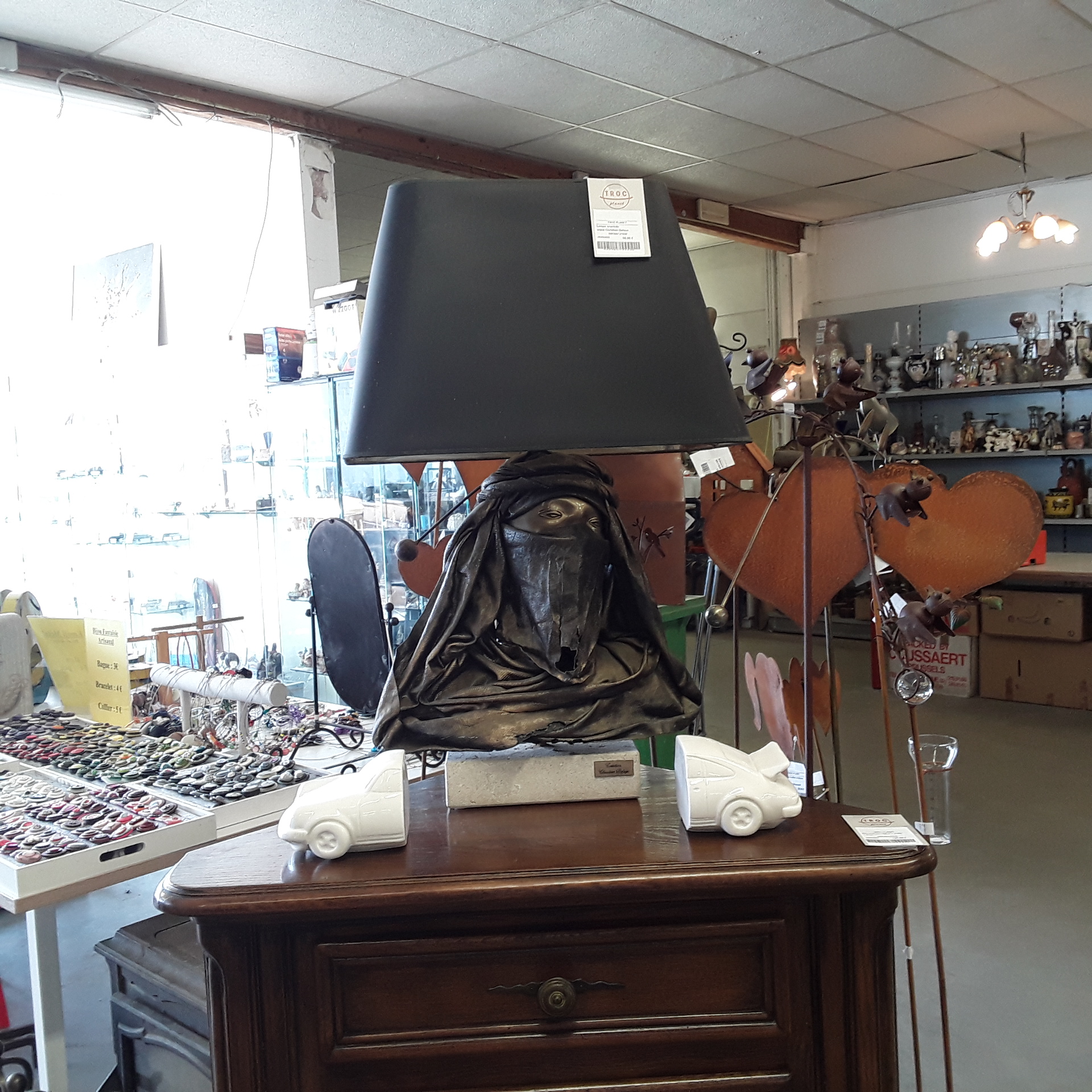 <p>Lampe orientale<br />signé Christian Defays<br />20,00 € T.T.C<br /><a href="/Article/121539?type=depose" style="color:white;" target="_blank">Lien vers l&#39;article</a></p>