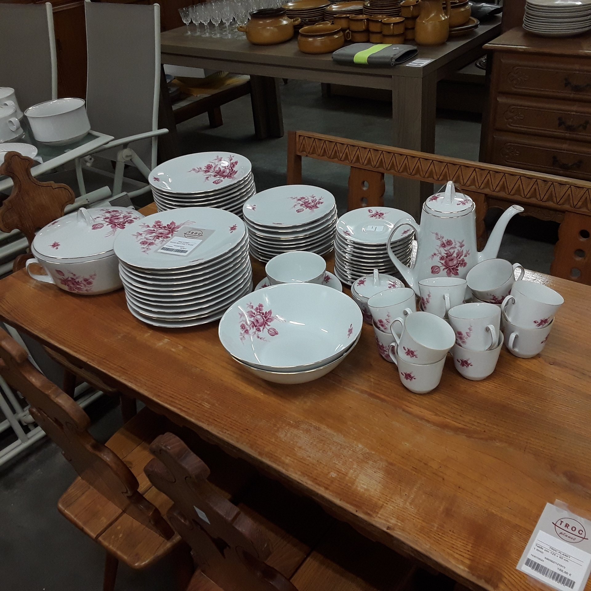 <p>Service décor rose +- 65 pcs<br />48,00 € T.T.C<br /><a href="/Article/121931?type=depose" style="color:white;" target="_blank">Lien vers l&#39;article</a></p>
