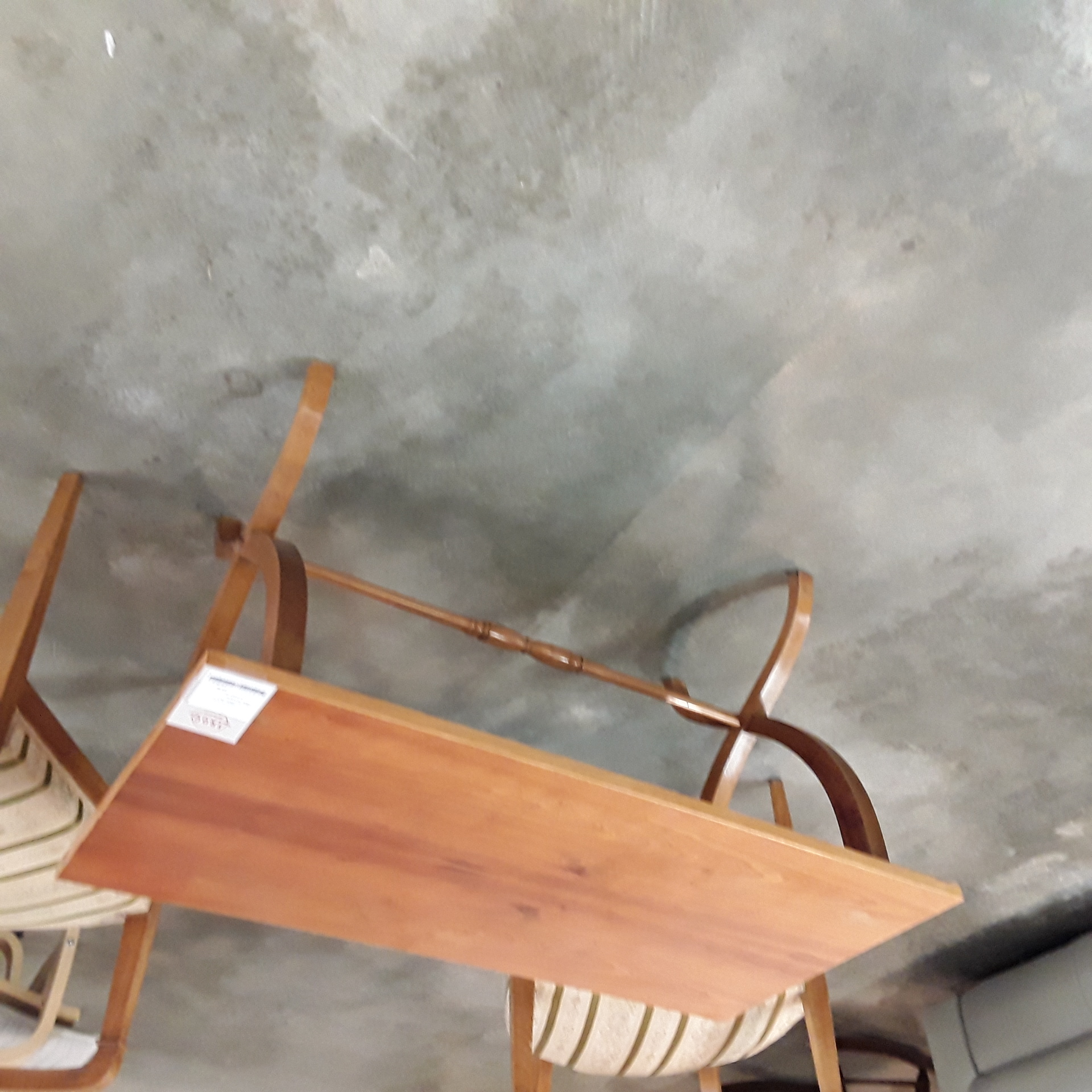 <p>Table de salon rect<br />couleur merisier<br />50,00 € T.T.C<br /><a href="/Article/123333?type=depose" style="color:white;" target="_blank">Lien vers l'article</a></p>