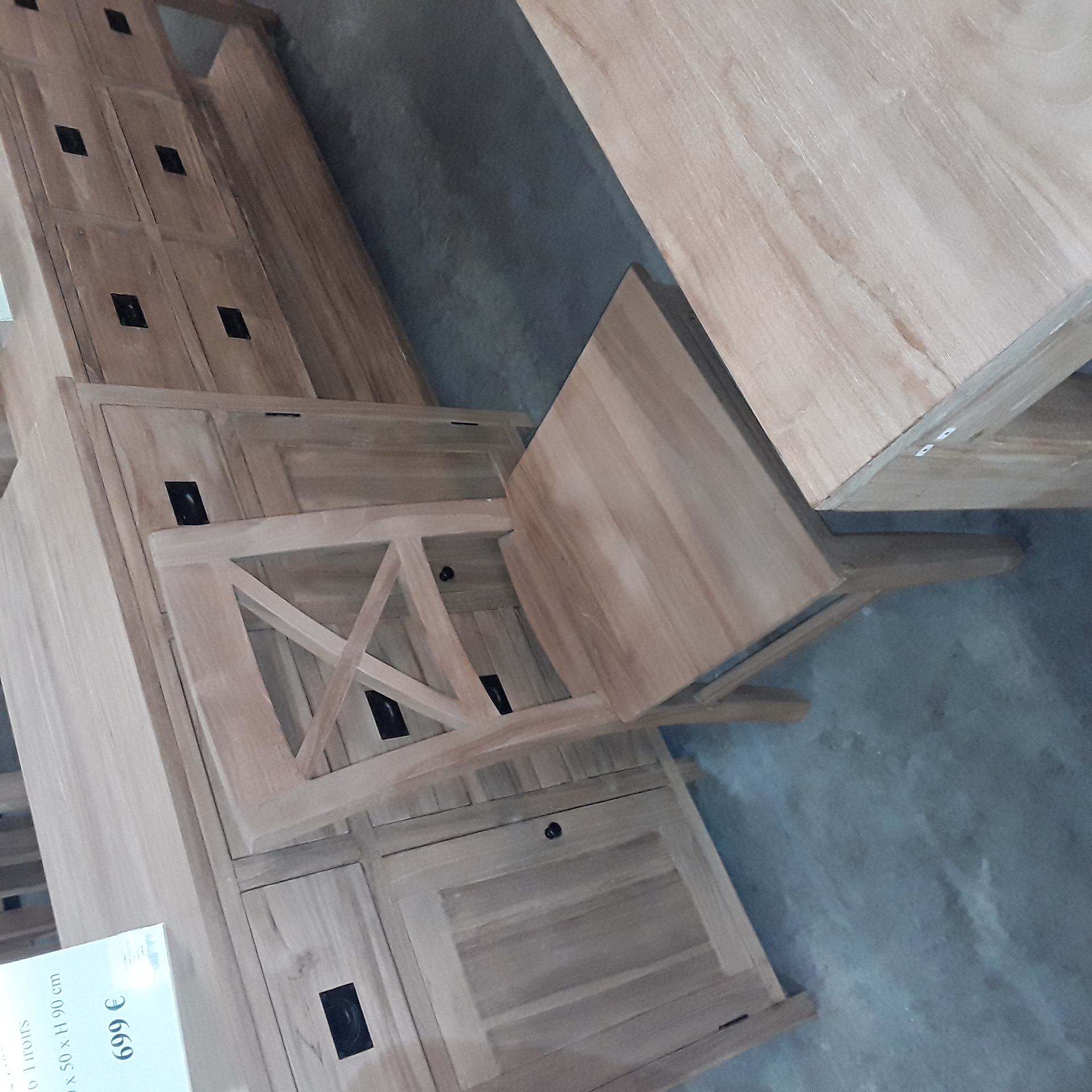 <p>Chaise Teck dossier<br />Cross CRCH<br />115,00 € T.T.C<br /><a href="/Article/4694?type=neuf" style="color:white;" target="_blank">Lien vers l'article</a></p>