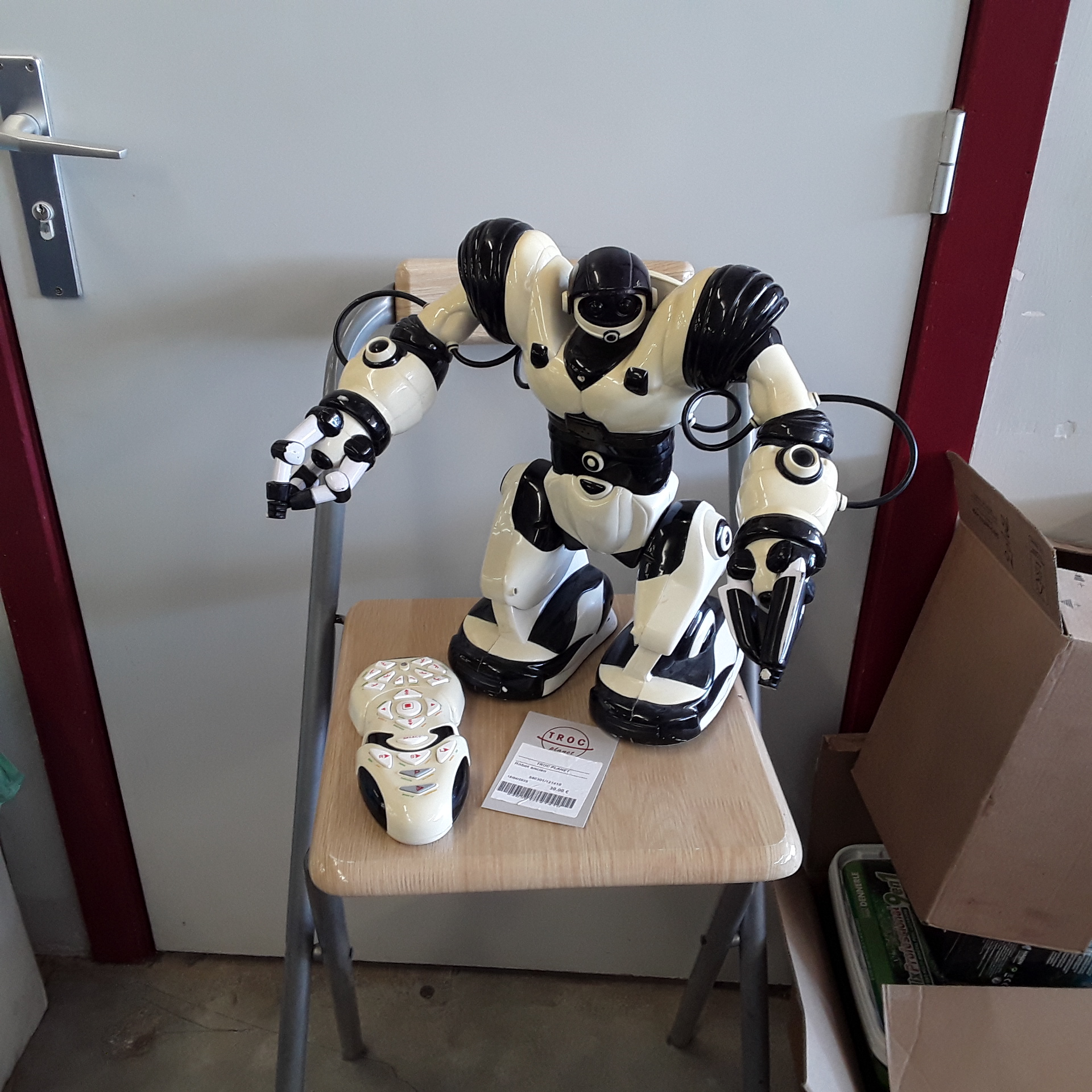 <p>Robot ancien<br />30,00 € T.T.C<br /><a href="/Article/121410?type=depose" style="color:white;" target="_blank">Lien vers l&#39;article</a></p>