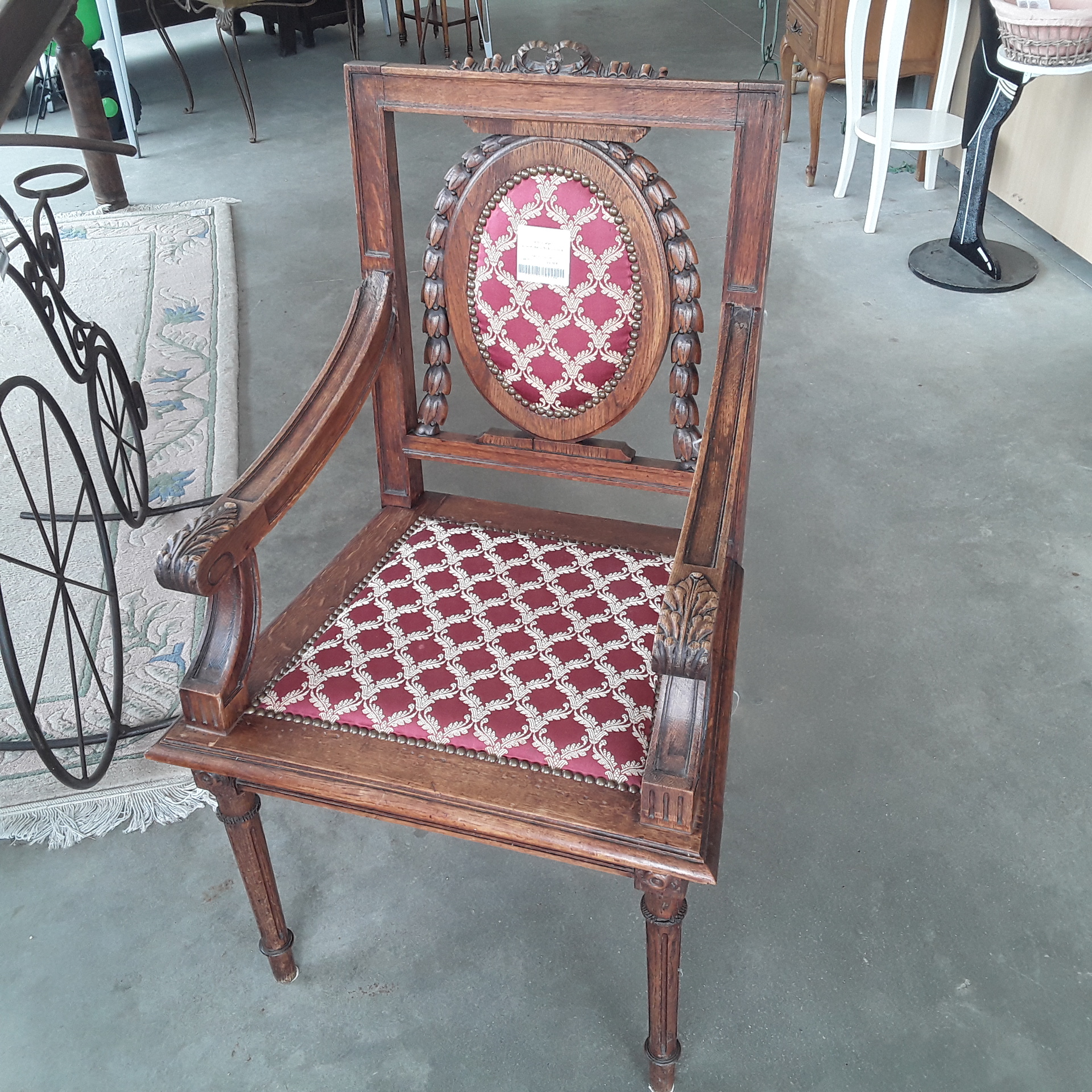 <p>Fauteuil chêne Style Louis XVI<br />48,00 € T.T.C<br /><a href="/Article/122198?type=depose" style="color:white;" target="_blank">Lien vers l&#39;article</a></p>