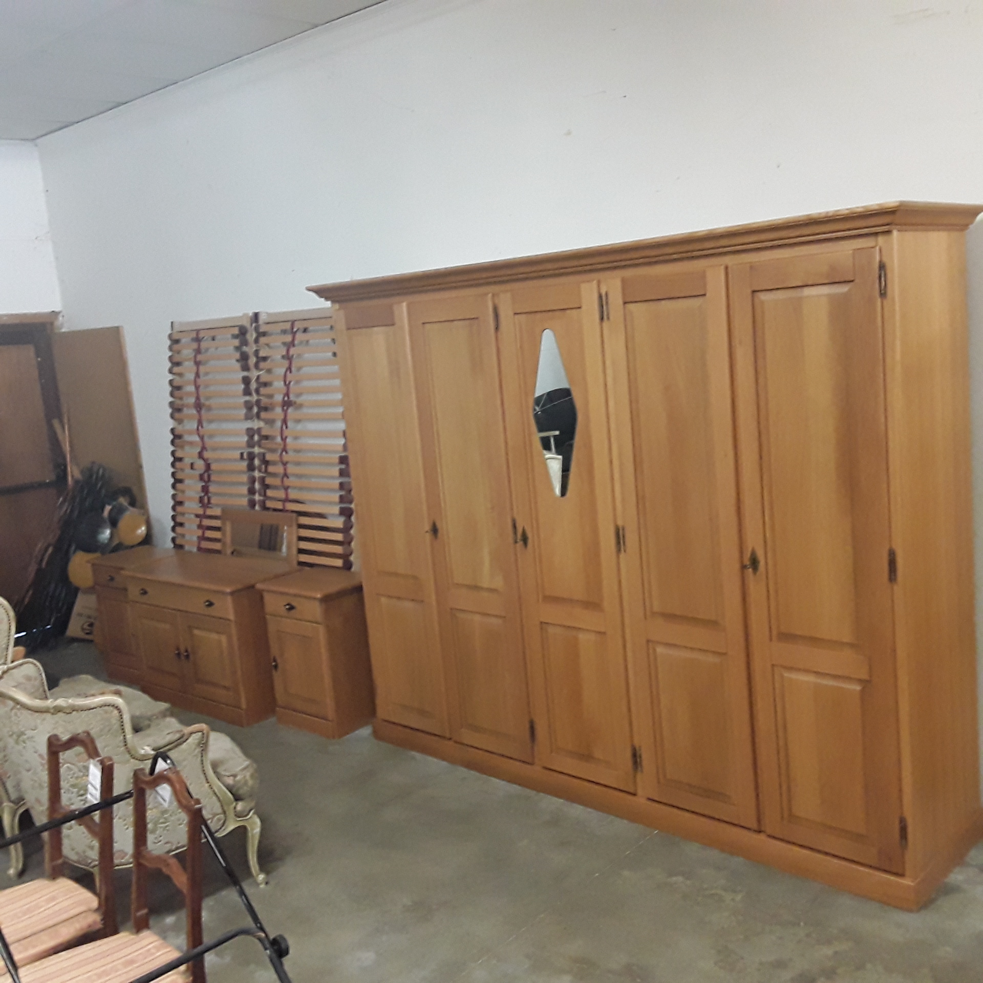 <p>CAC garde-robe+lit+2 somm<br />tpr+coiff+mir+2 chev+ACS<br />600,00 € T.T.C<br /><a href="/Article/121805?type=depose" style="color:white;" target="_blank">Lien vers l&#39;article</a></p>