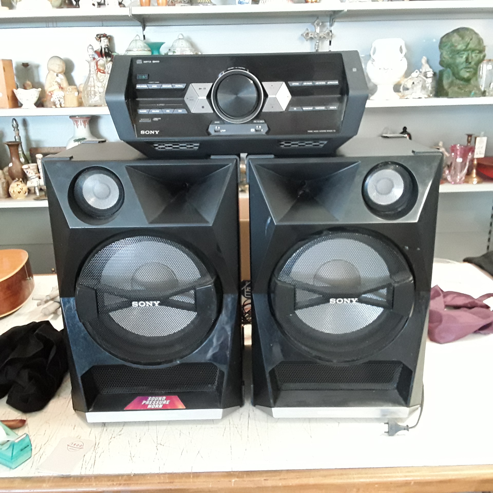 <p>Chaine HIFI + 2 baffles<br />Sony Shake-33<br />150,00 € T.T.C<br /><a href="/Article/121641?type=depose" style="color:white;" target="_blank">Lien vers l&#39;article</a></p>