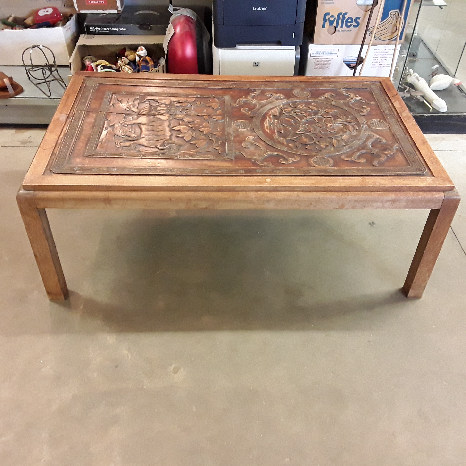 <p>Table de salon chinoise <br />115 x 70 cm<br />48,00 € T.T.C<br /><a href="/Article/120934?type=depose" style="color:white;" target="_blank">Lien vers l&#39;article</a></p>