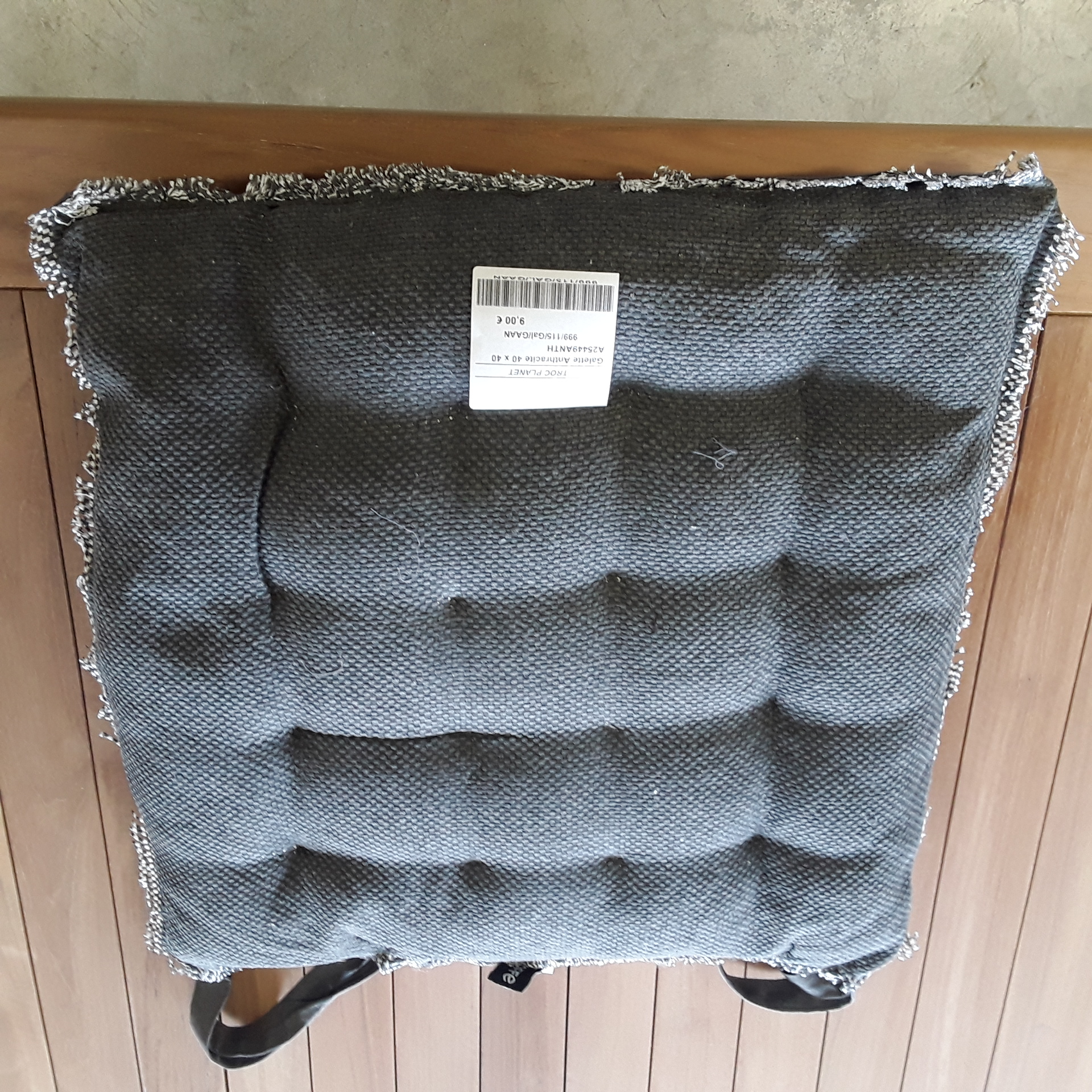 <p>Galette Anthracite 40 x 40<br />A25449ANTH<br />9,00 € T.T.C<br /><a href="/Article/4320?type=neuf" style="color:white;" target="_blank">Lien vers l&#39;article</a></p>