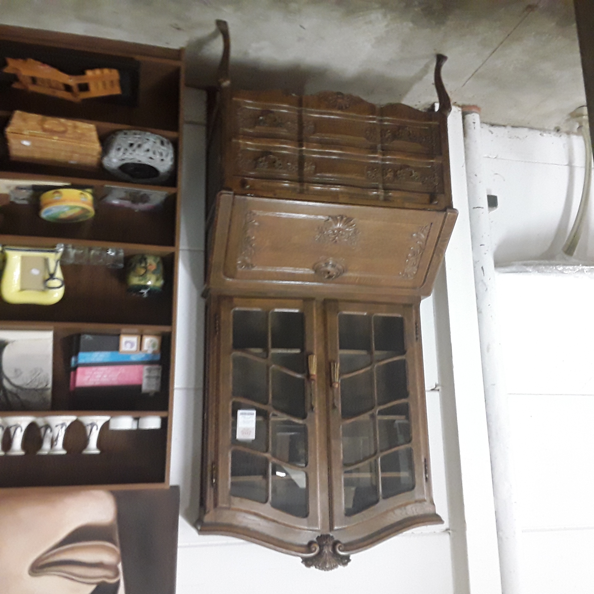 <p>Secrétaire vitrine chêne<br />225,00 € T.T.C<br /><a href="/Article/123252?type=depose" style="color:white;" target="_blank">Lien vers l'article</a></p>