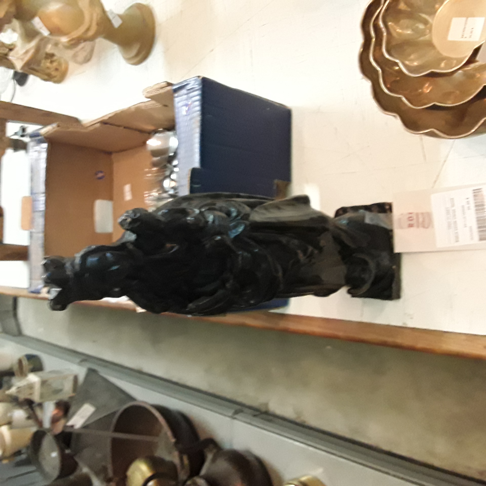 <p>Statue sainte vierge  foncé<br />20,00 € T.T.C<br /><a href="/Article/123548?type=depose" style="color:white;" target="_blank">Lien vers l'article</a></p>