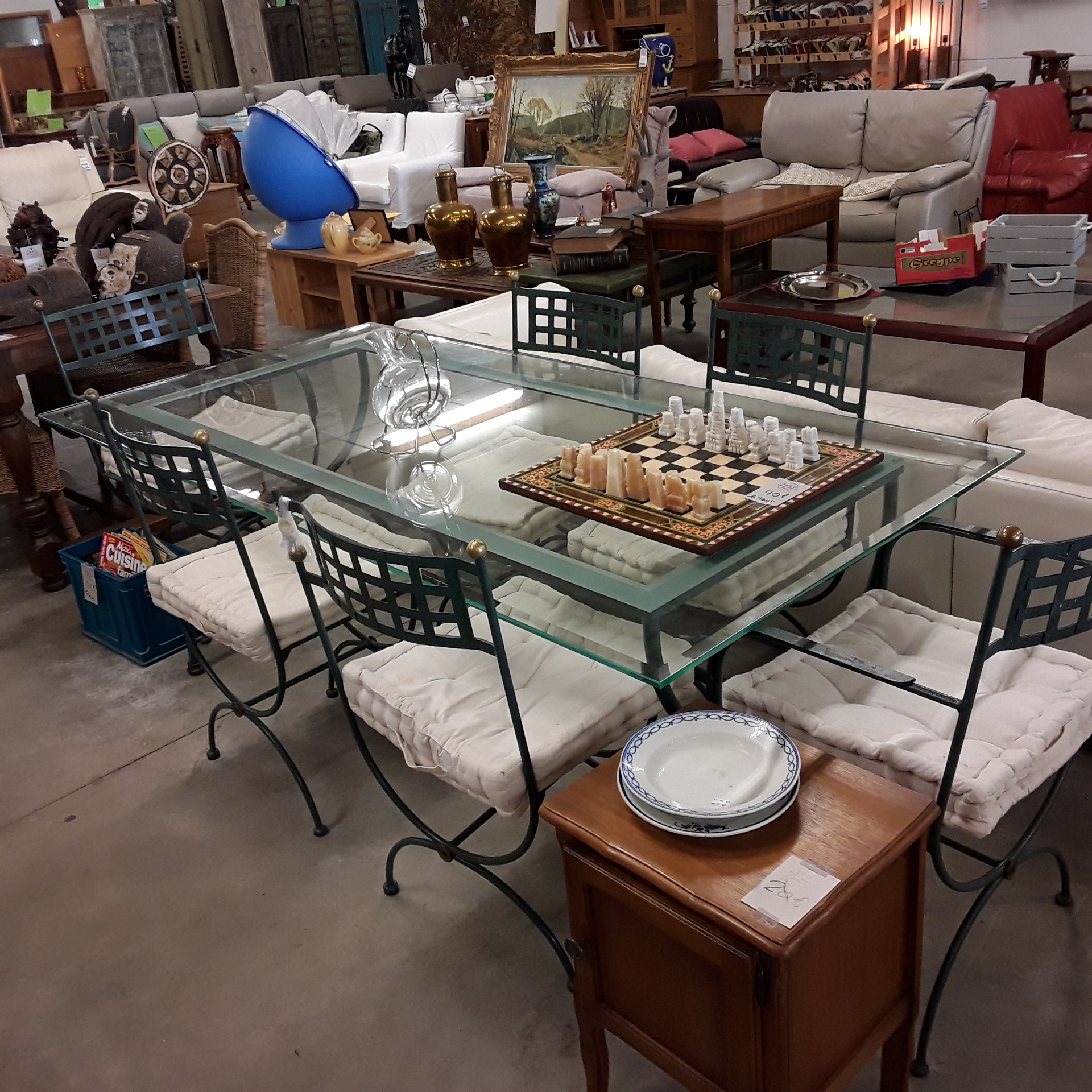 <p>Table verre fer forgé<br />+ 4 chaises+ 2 fauteuils<br />180,00 € T.T.C<br /><a href="/Article/121513?type=depose" style="color:white;" target="_blank">Lien vers l&#39;article</a></p>