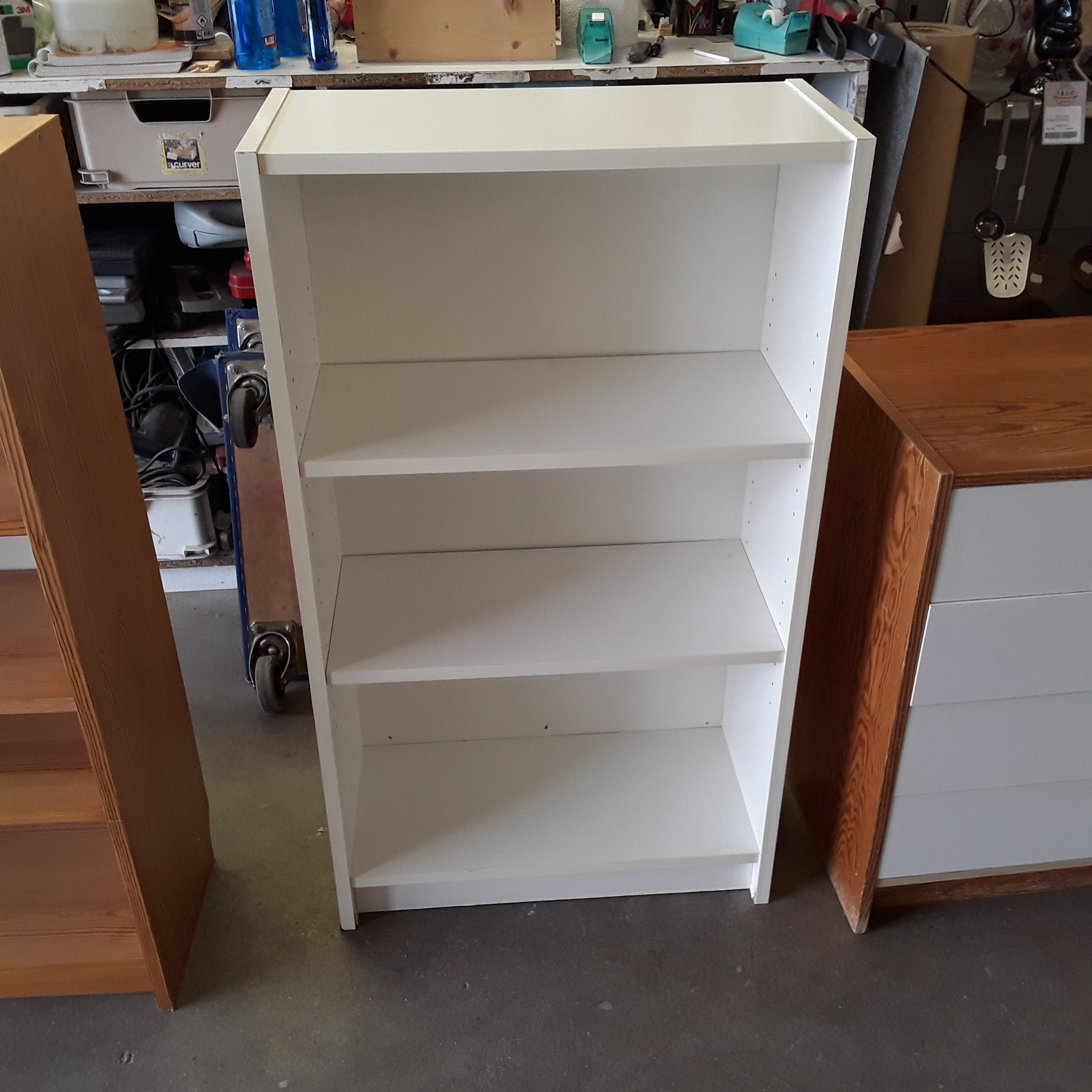 <p>Etagère 2 planches<br />IKEA<br />16,00 € T.T.C<br /><a href="/Article/121965?type=depose" style="color:white;" target="_blank">Lien vers l&#39;article</a></p>