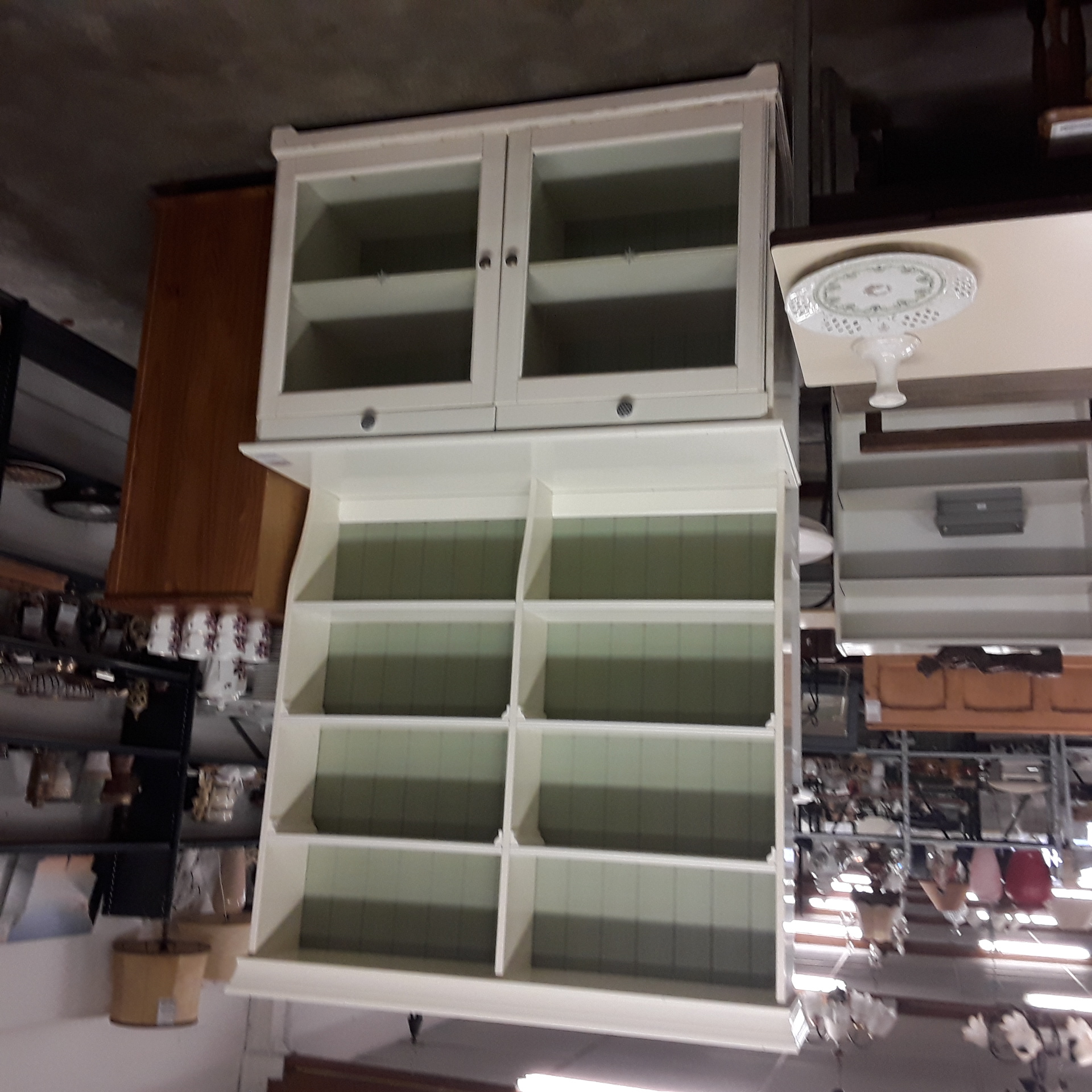 <p>Deux -corps blanc 2 portes <br />vitrées<br />95,00 € T.T.C<br /><a href="/Article/123160?type=depose" style="color:white;" target="_blank">Lien vers l'article</a></p>