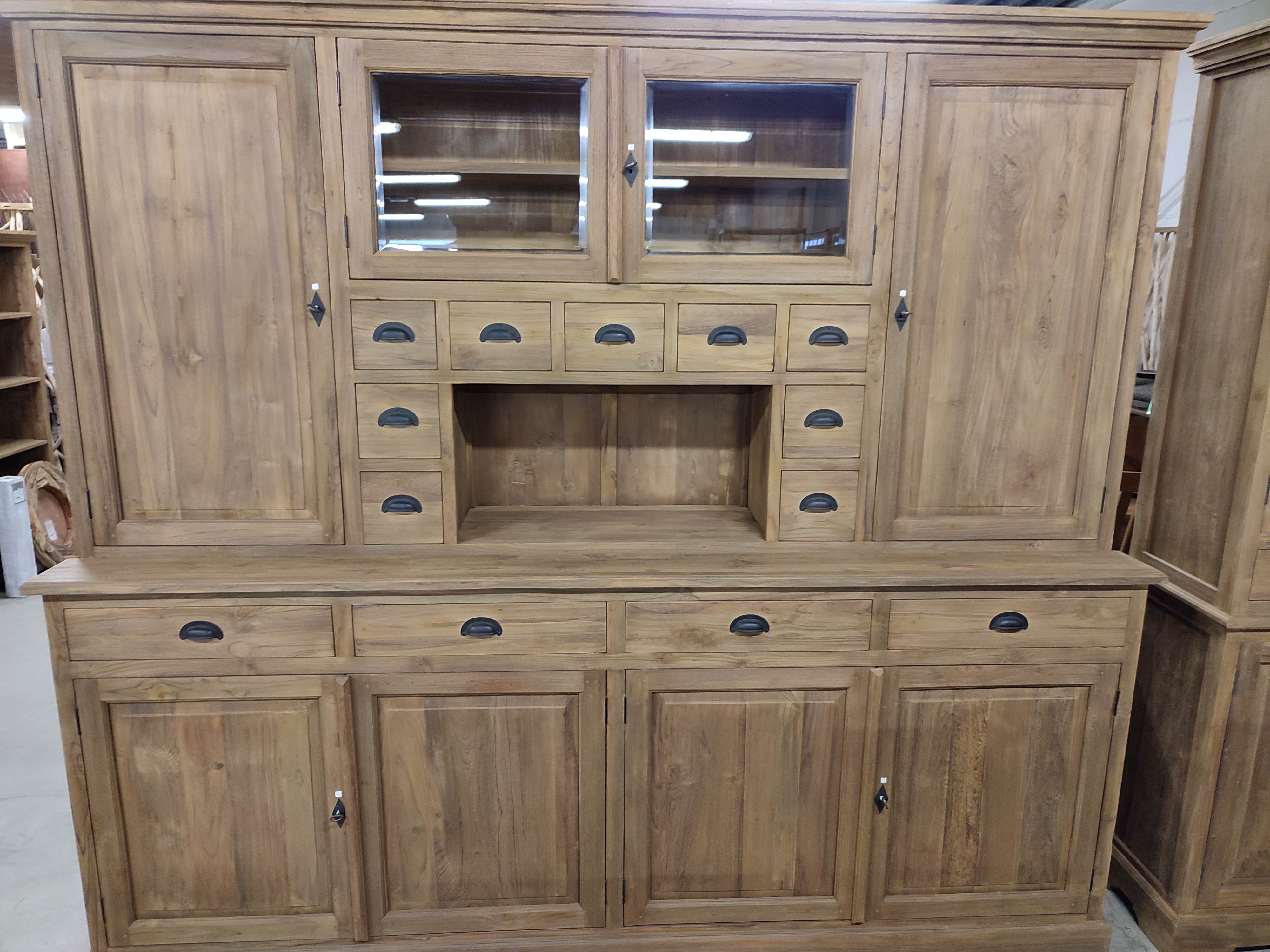 <p>Deux-corps vitré 05-vclR<br />240 Cm x 45/35 x H 210 Cm<br />2 749,00 € T.T.C<br /><a href="/Article/3491?type=neuf" style="color:white;" target="_blank">Lien vers l&#39;article</a></p>