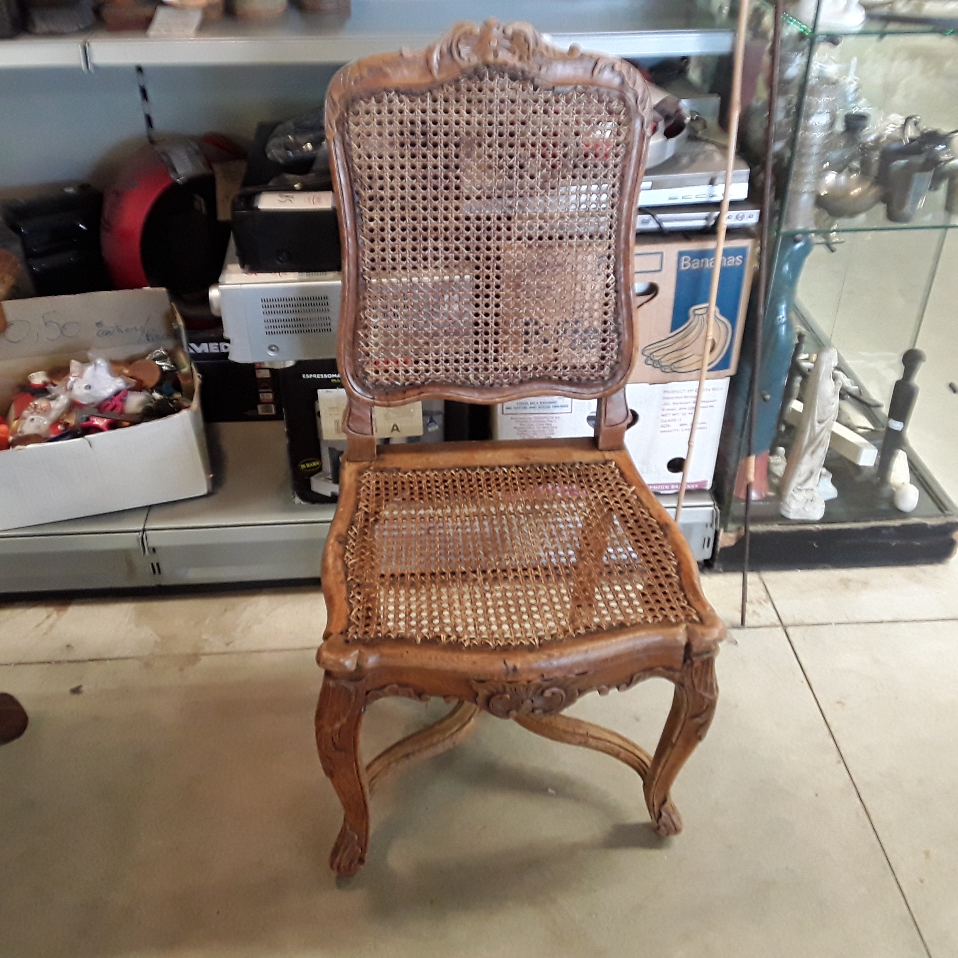 <p>Chaises style Louis XIII<br />assise et dossier cannés<br />30,00 € T.T.C<br /><a href="/Article/122919?type=depose" style="color:white;" target="_blank">Lien vers l'article</a></p>