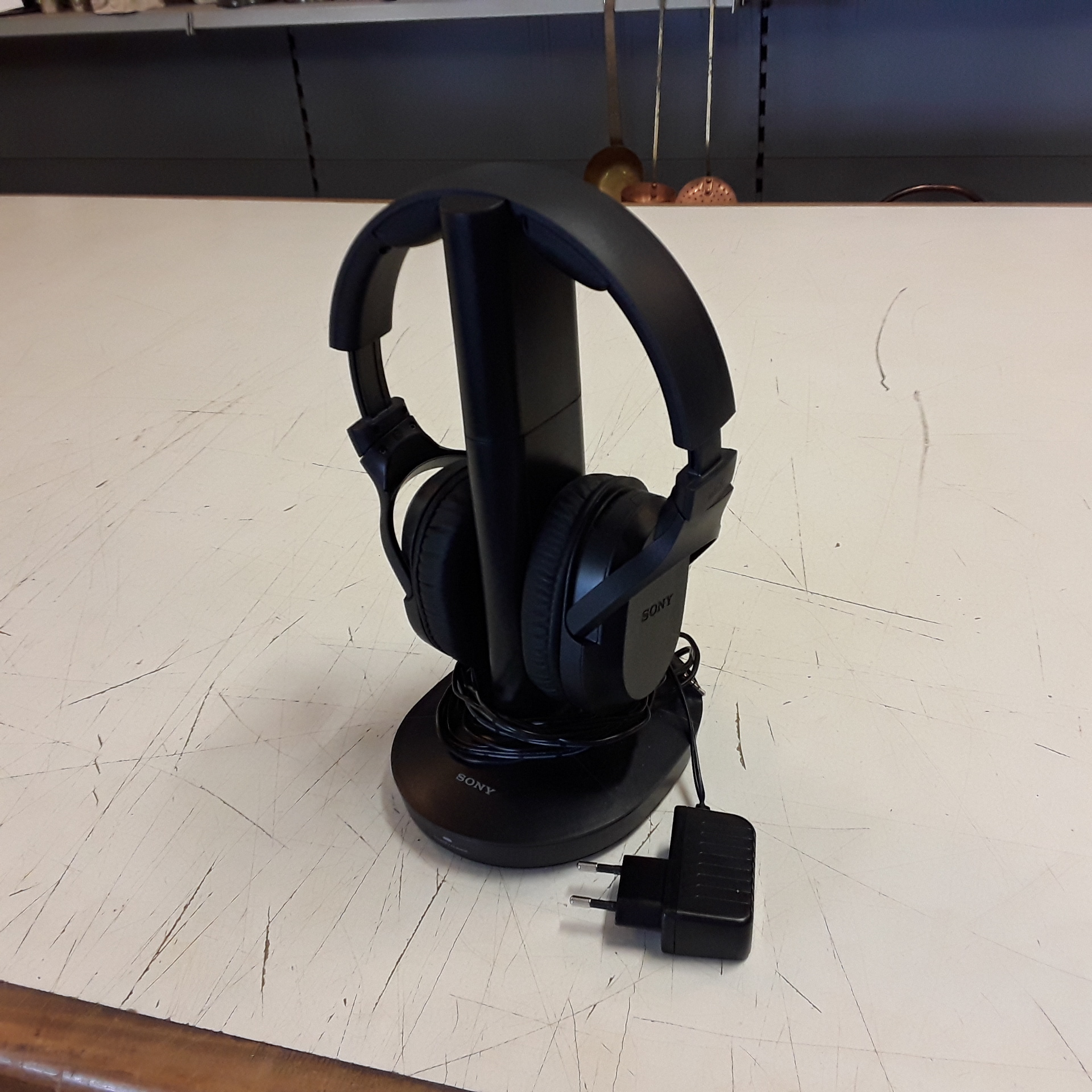 <p>Casque Sony sans fil<br />40,00 € T.T.C<br /><a href="/Article/121995?type=depose" style="color:white;" target="_blank">Lien vers l&#39;article</a></p>