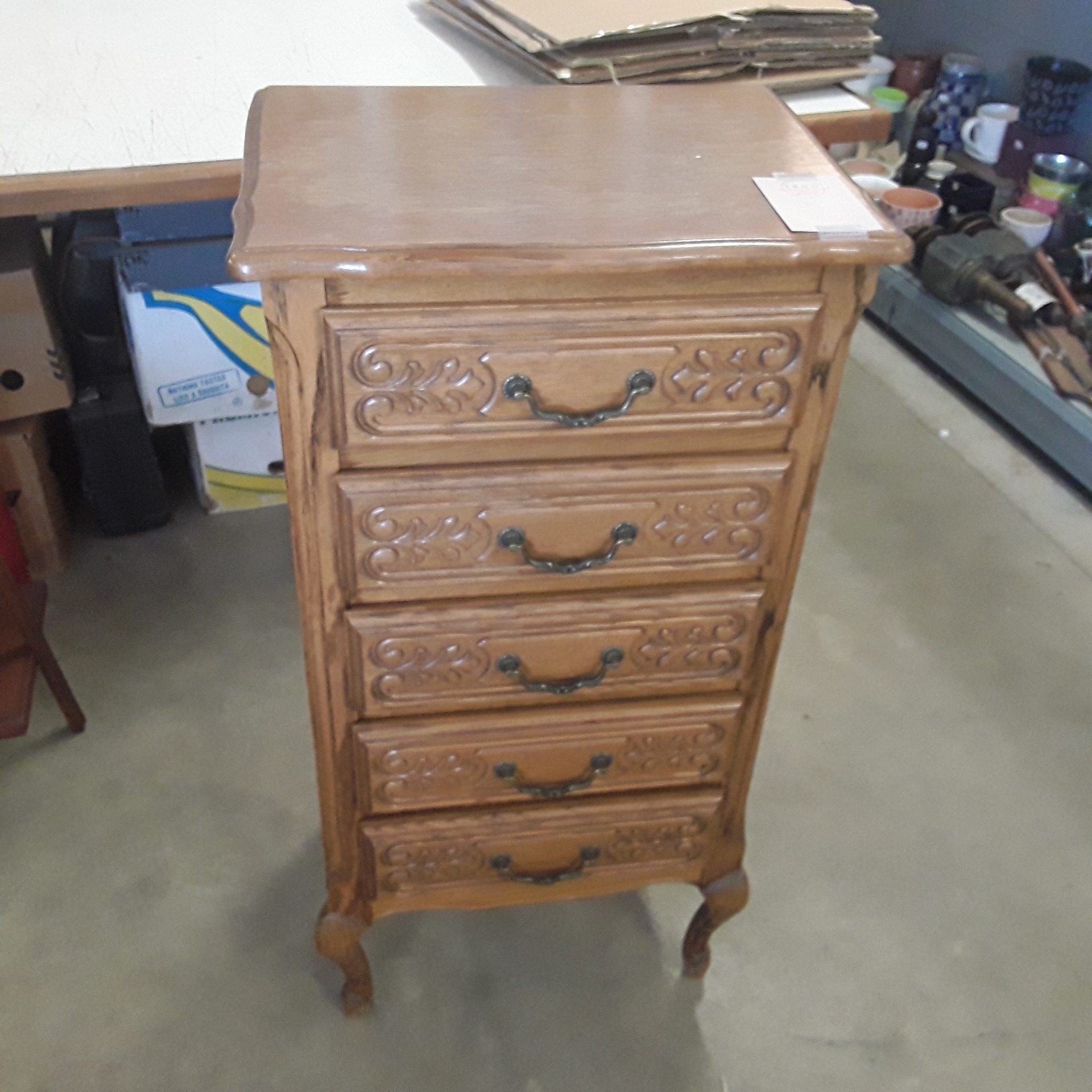 <p>Meuble 5 tiroirs style<br />Louis XV<br />50,00 € T.T.C<br /><a href="/Article/122176?type=depose" style="color:white;" target="_blank">Lien vers l&#39;article</a></p>
