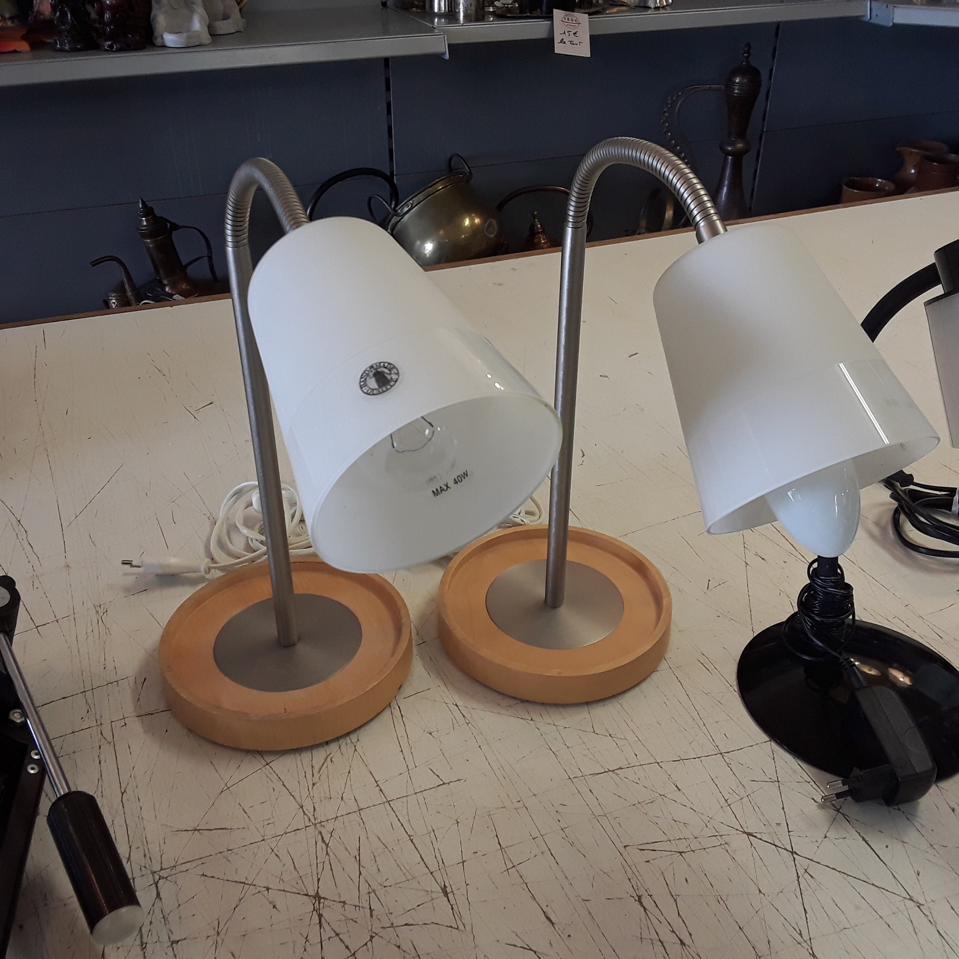 <p>Paire de lampe de chevet<br />IKEA<br />20,00 € T.T.C<br /><a href="/Article/122207?type=depose" style="color:white;" target="_blank">Lien vers l&#39;article</a></p>