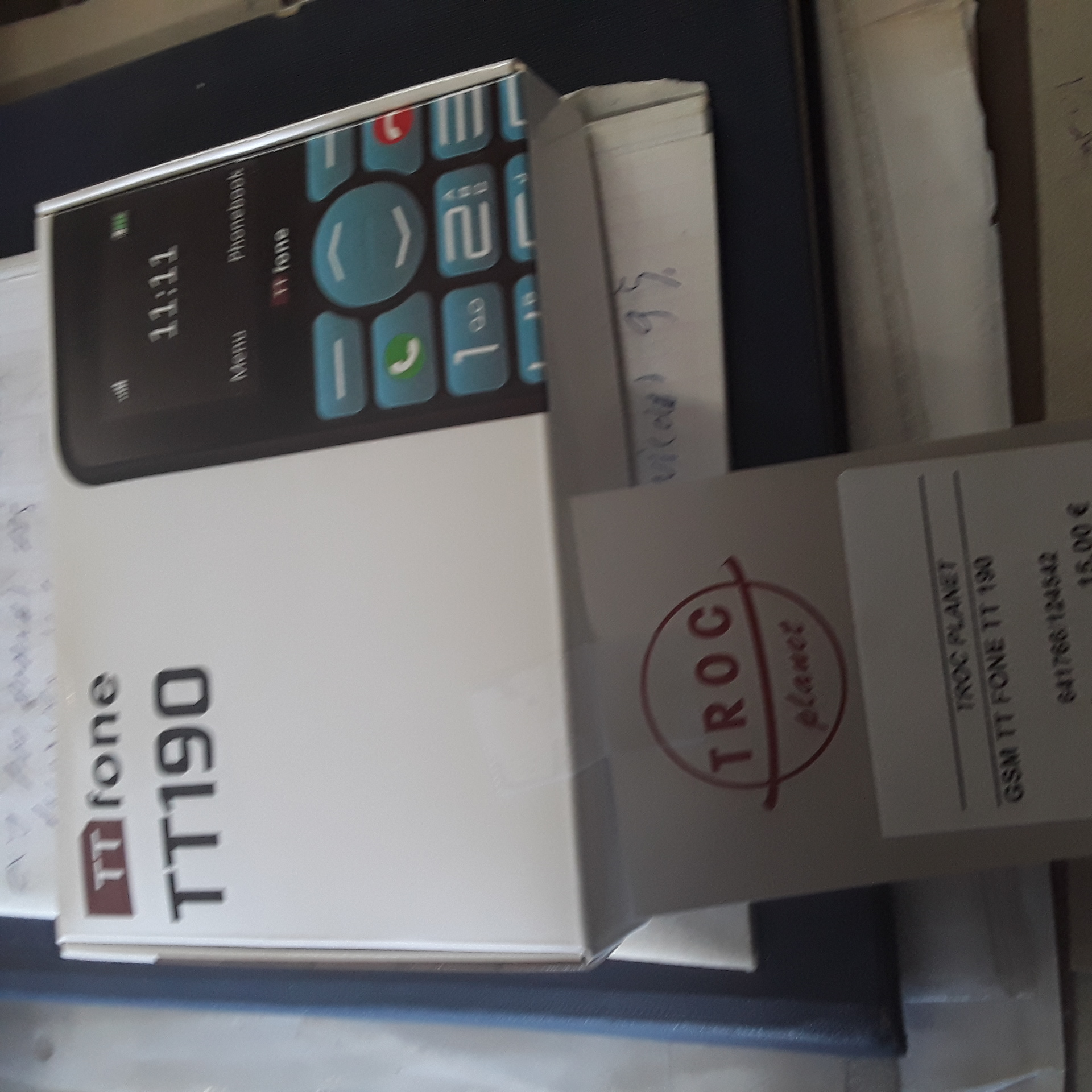 <p>GSM TT FONE TT 190<br />15,00 € T.T.C<br /><a href="/Article/124542?type=depose" style="color:white;" target="_blank">Lien vers l'article</a></p>