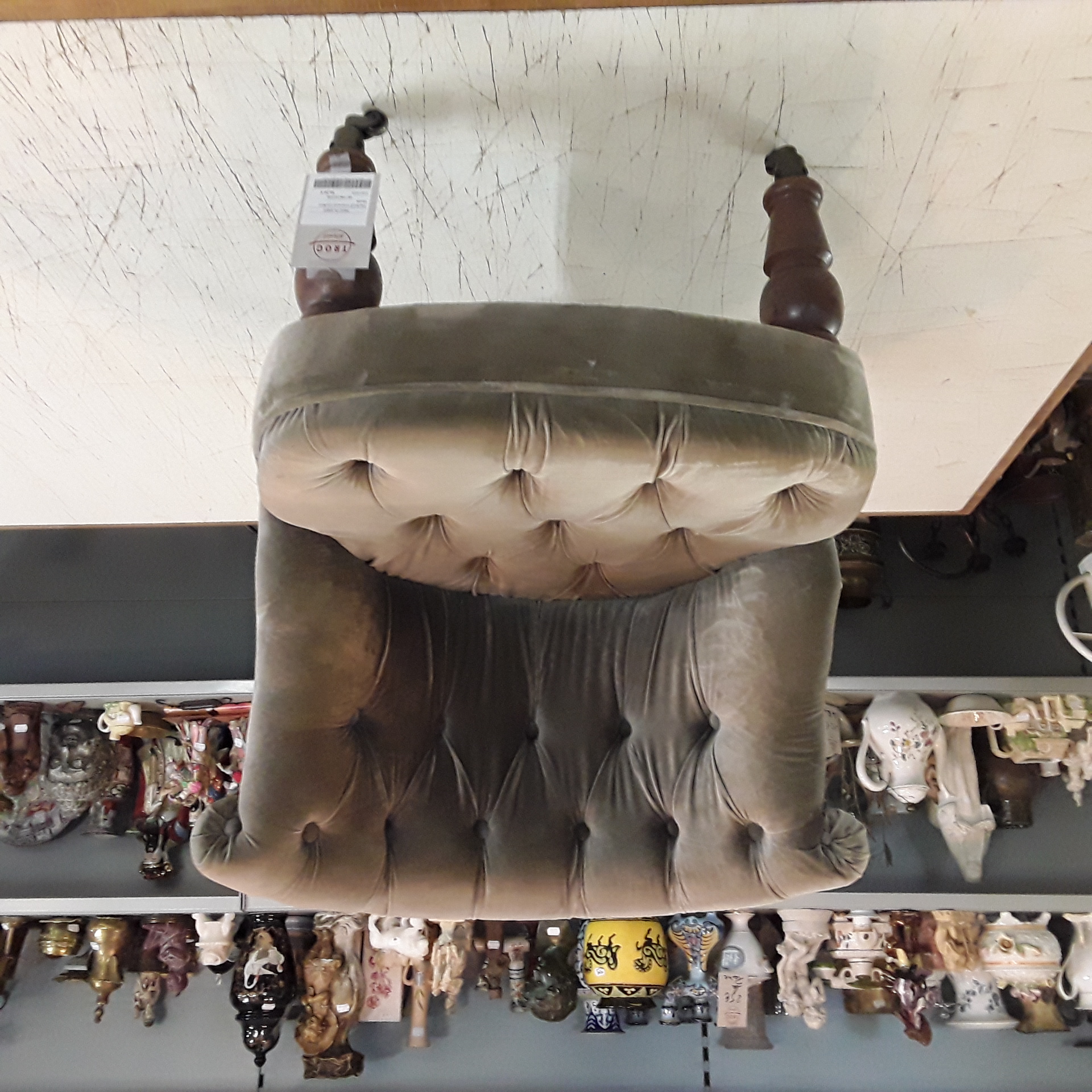 <p>Fauteuil crapaud couleur<br />taupe<br />50,00 € T.T.C<br /><a href="/Article/123159?type=depose" style="color:white;" target="_blank">Lien vers l'article</a></p>