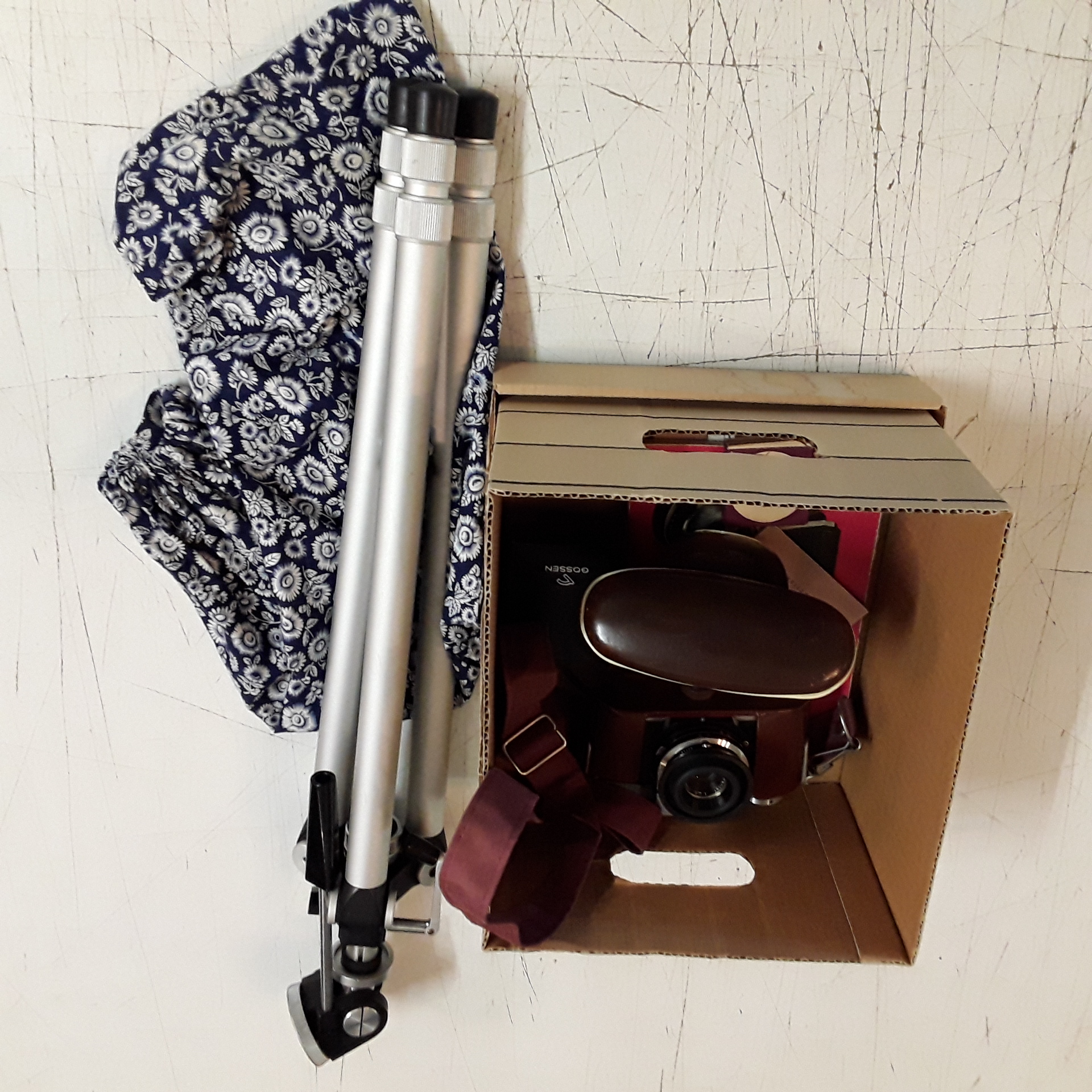 <p>Appareil photo Zeiss Ikon <br />Contaflex + pied + accessoires<br />40,00 € T.T.C<br /><a href="/Article/120443?type=depose" style="color:white;" target="_blank">Lien vers l&#39;article</a></p>