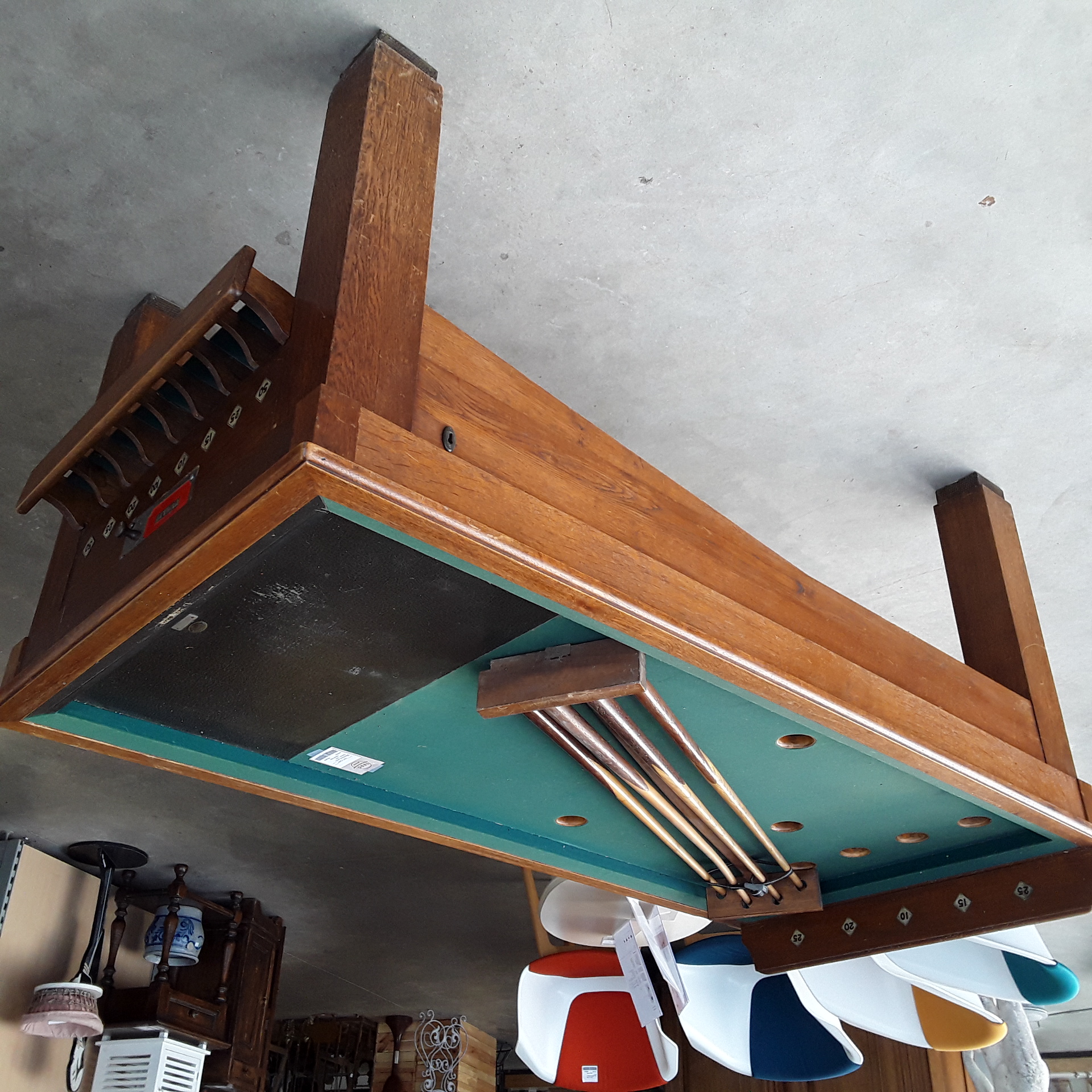 <p>Billard Russe ancien<br />+ Queues + ACS<br />400,00 € T.T.C<br /><a href="/Article/119921?type=depose" style="color:white;" target="_blank">Lien vers l&#39;article</a></p>