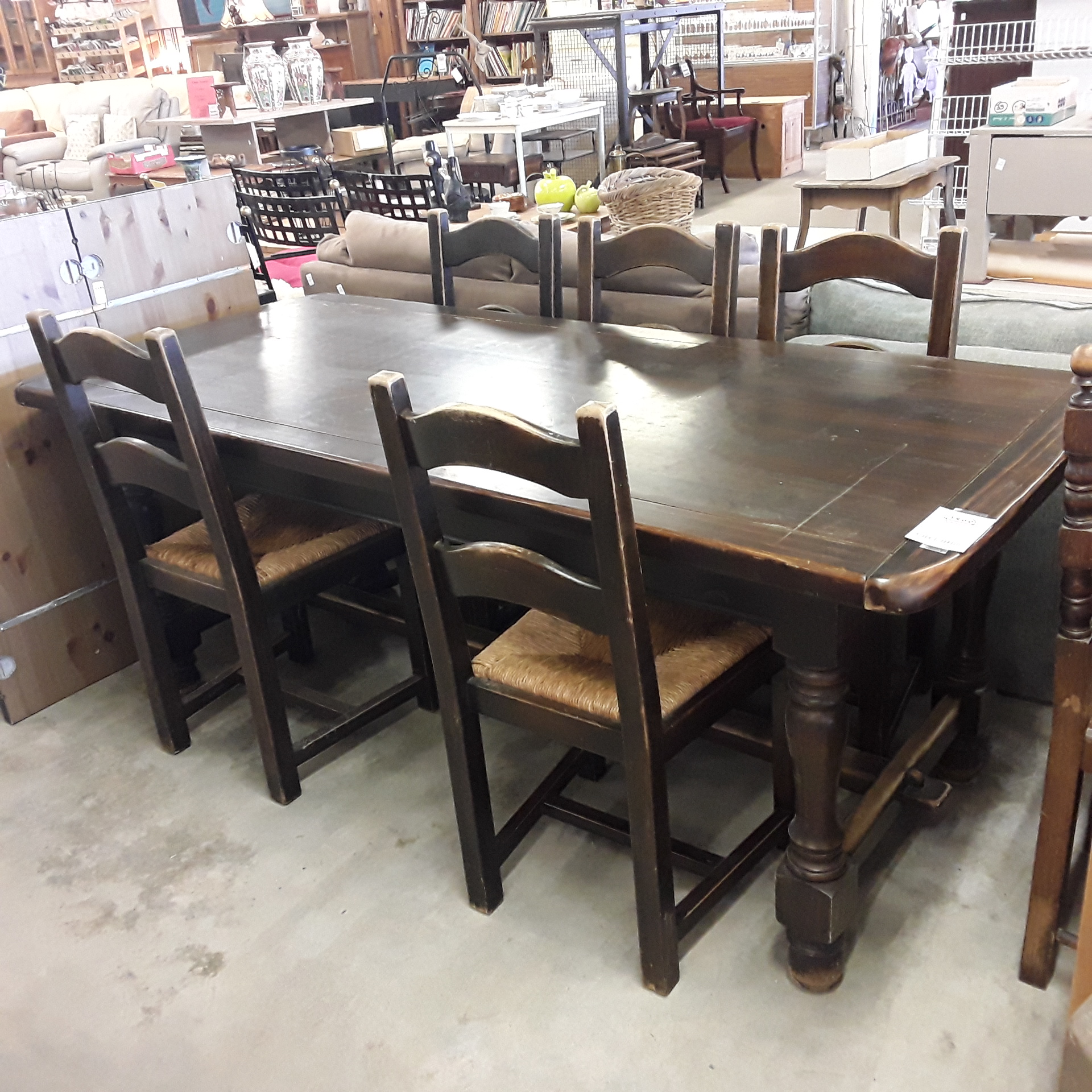 <p>Table chêne + 5 chaises<br />100,00 € T.T.C<br /><a href="/Article/121332?type=depose" style="color:white;" target="_blank">Lien vers l&#39;article</a></p>