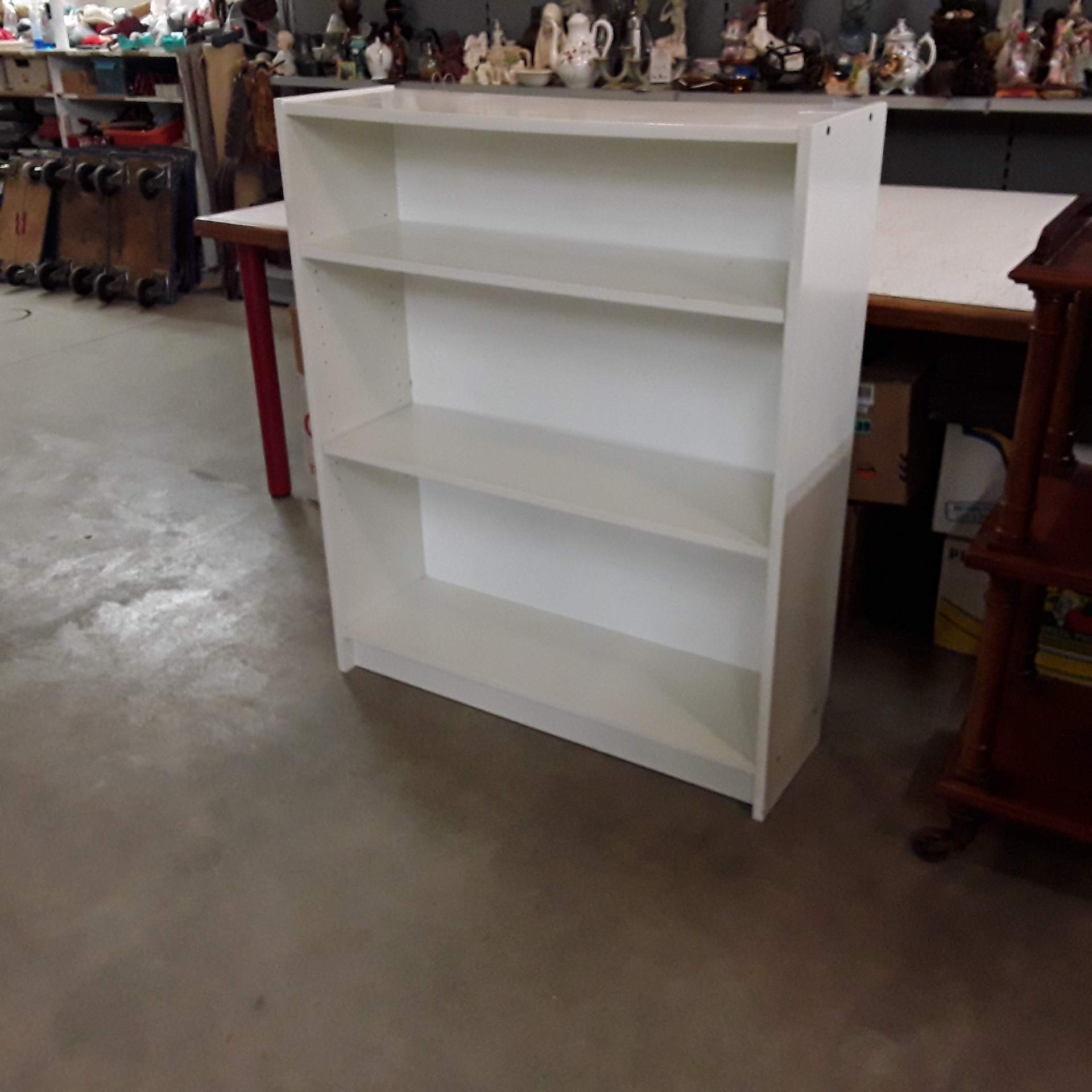 <p>Etagère IKEA<br />20,00 € T.T.C<br /><a href="/Article/122981?type=depose" style="color:white;" target="_blank">Lien vers l'article</a></p>