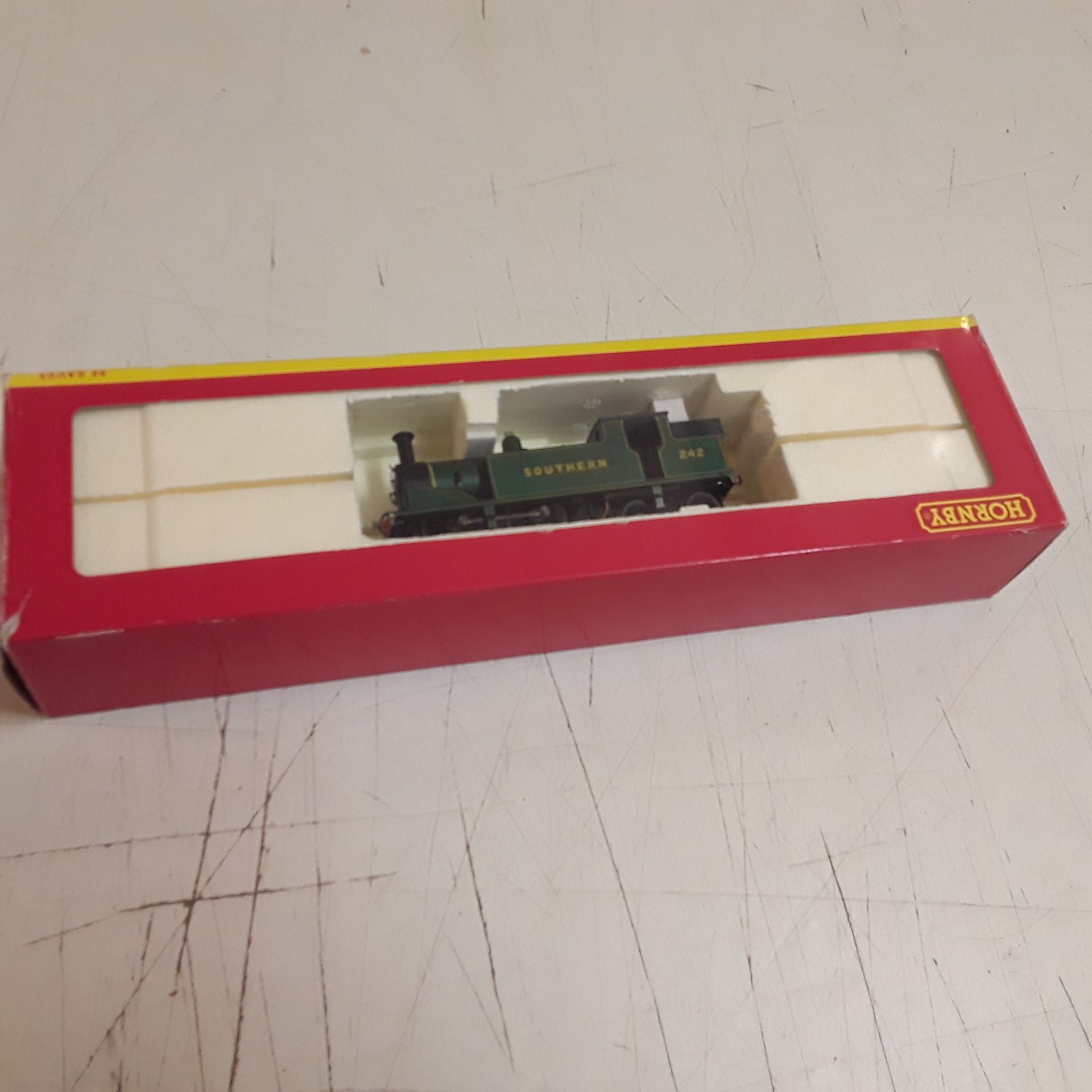 <p>Loco Hornby 2923<br />125,00 € T.T.C<br /><a href="/Article/122497?type=depose" style="color:white;" target="_blank">Lien vers l&#39;article</a></p>