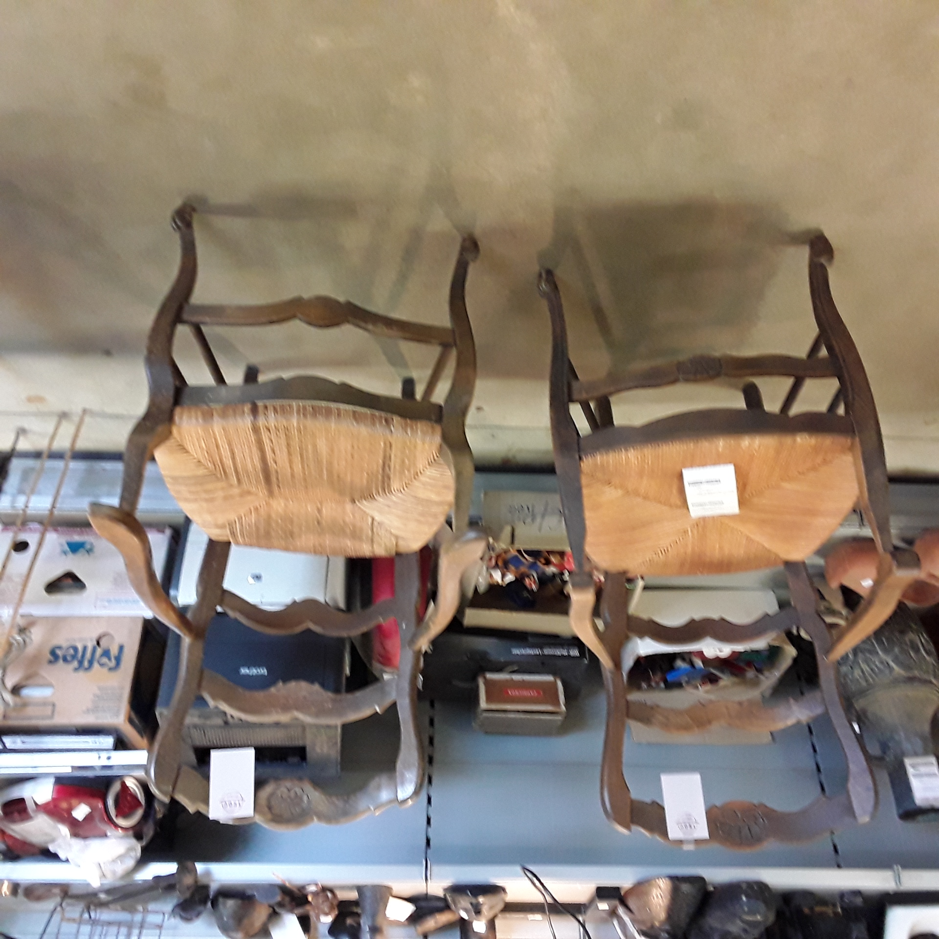 <p>Fauteuil paillé style<br />Louis XV<br />14,00 € T.T.C<br /><a href="/Article/120466?type=depose" style="color:white;" target="_blank">Lien vers l&#39;article</a></p>