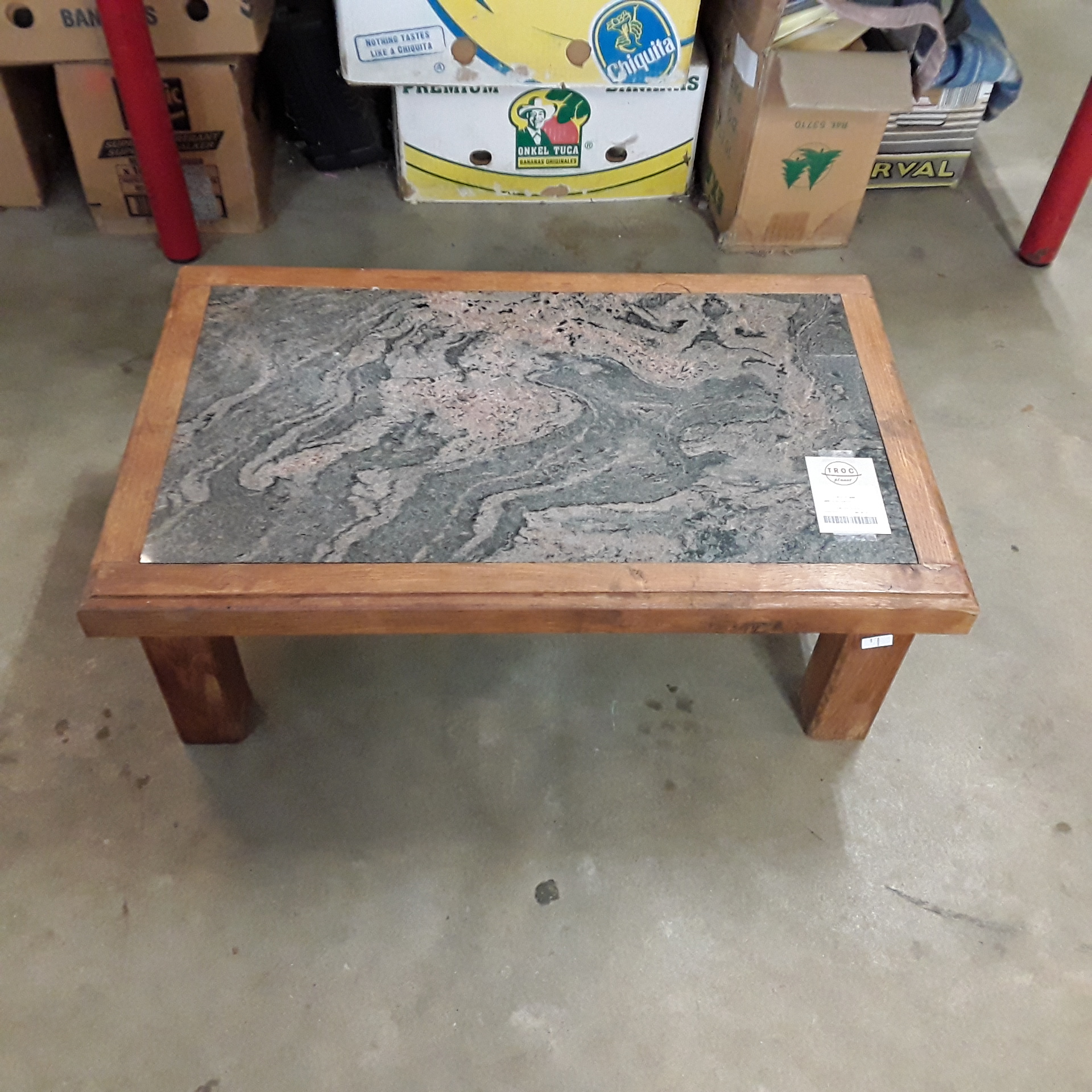 <p>Table avec pierre <br />60,00 € T.T.C<br /><a href="/Article/121434?type=depose" style="color:white;" target="_blank">Lien vers l&#39;article</a></p>