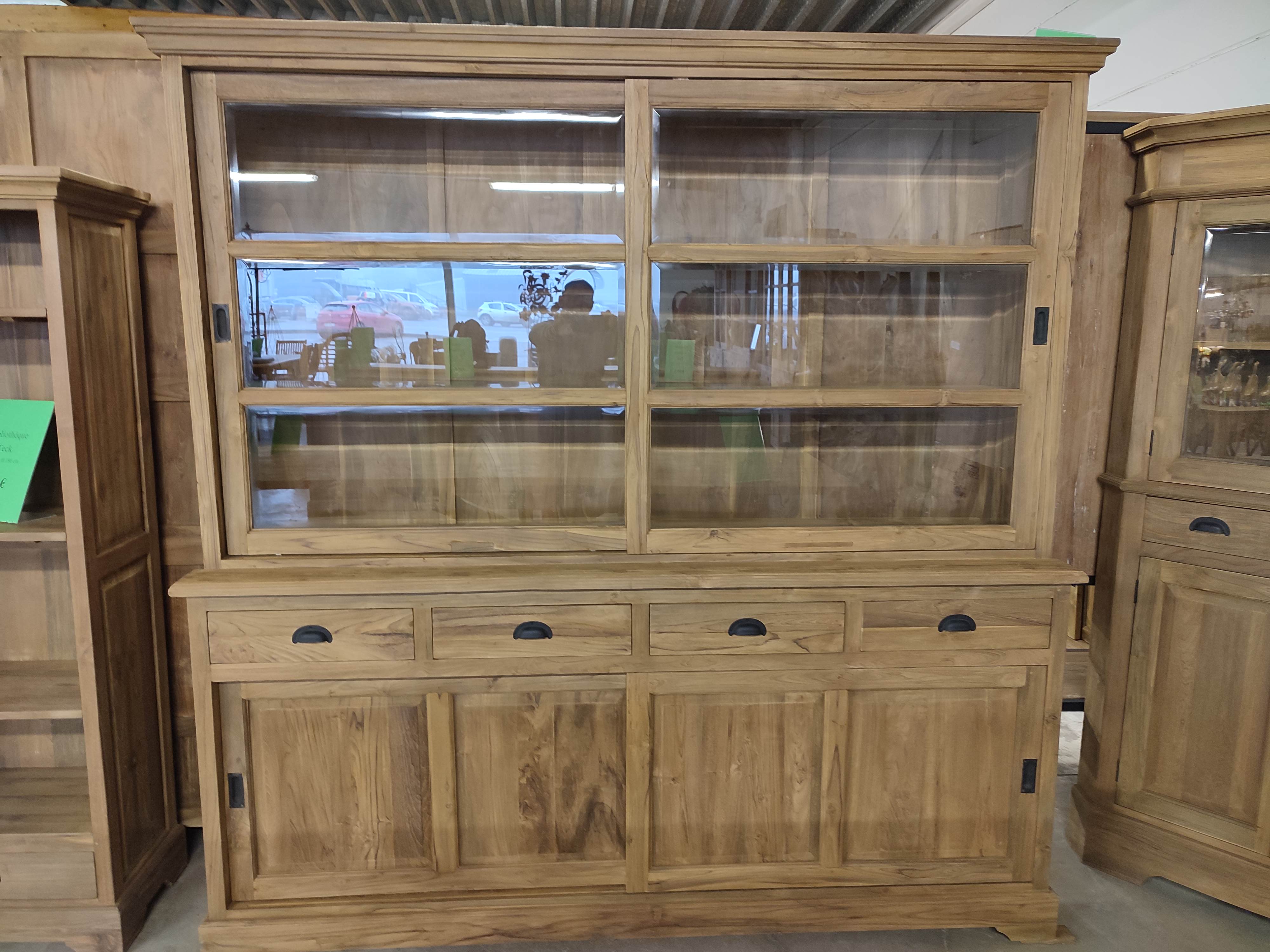 <p>Deux-coprs vitré 05-vcl<br />uf 210 Cm x 45/35 x H 210 Cm<br />2 499,00 € T.T.C<br /><a href="/Article/3490?type=neuf" style="color:white;" target="_blank">Lien vers l&#39;article</a></p>