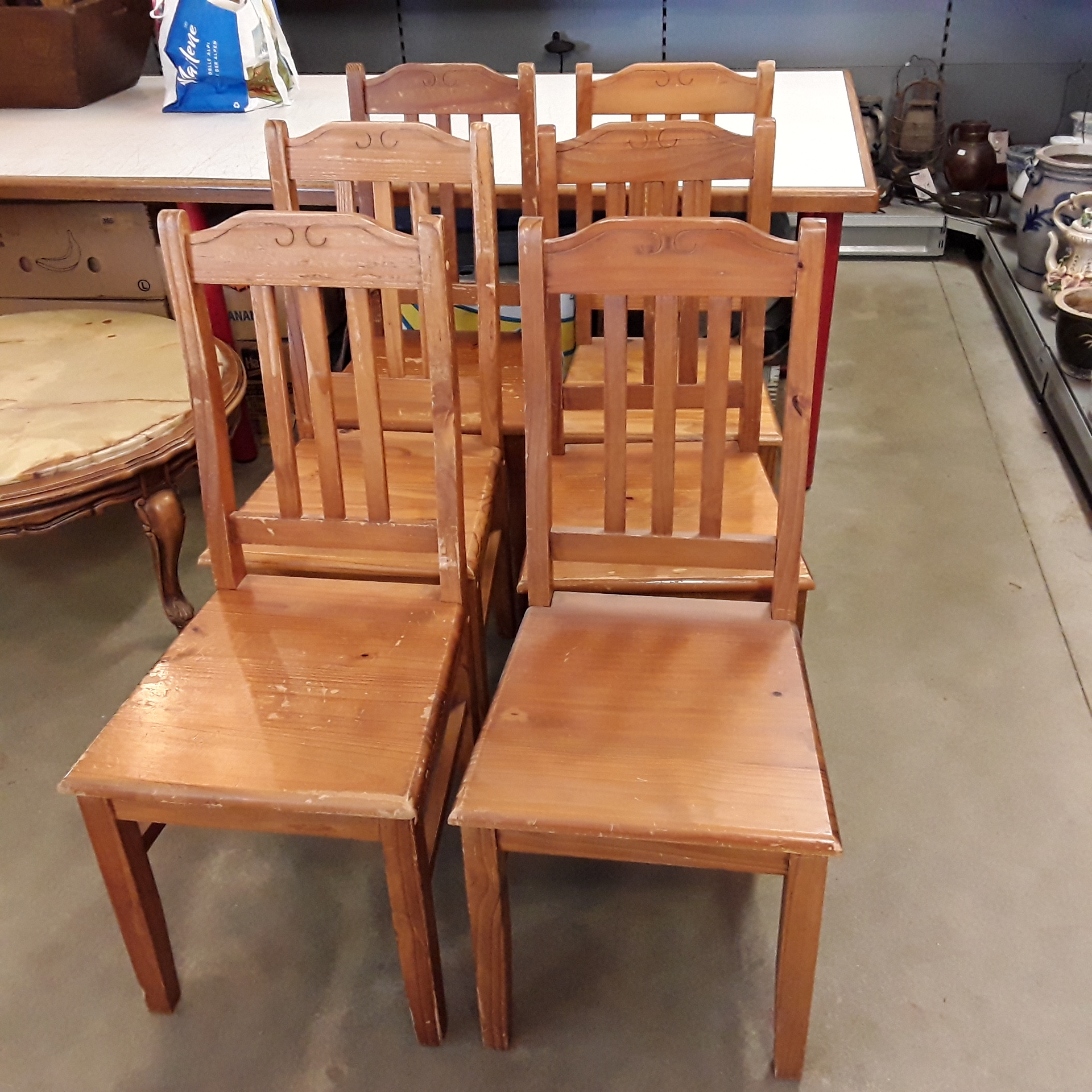 <p>ensemble de 6 chaises <br />30,00 € T.T.C<br /><a href="/Article/119922?type=depose" style="color:white;" target="_blank">Lien vers l&#39;article</a></p>