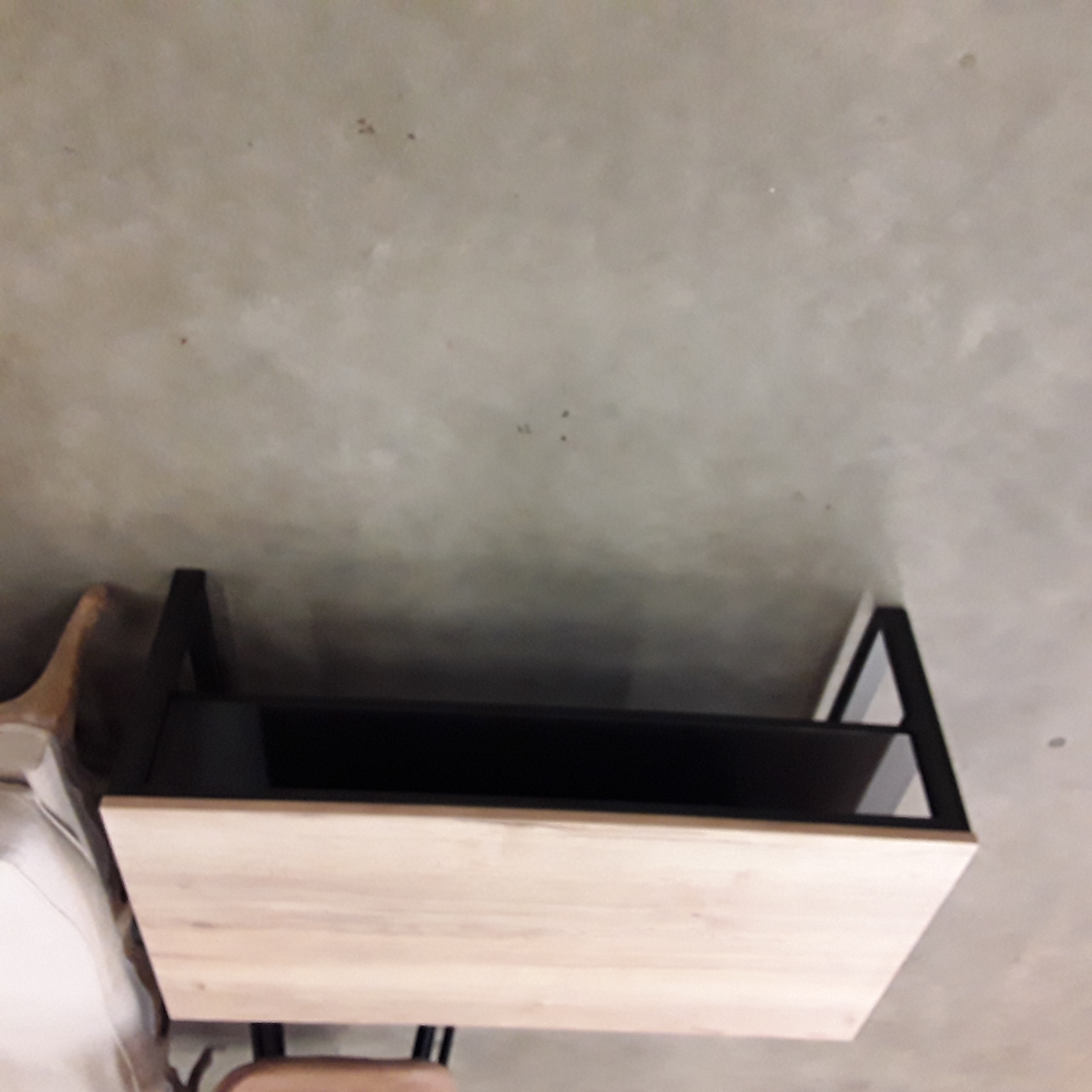<p>Table de salon rectangle<br />35,00 € T.T.C<br /><a href="/Article/117771?type=depose" style="color:white;" target="_blank">Lien vers l&#39;article</a></p>