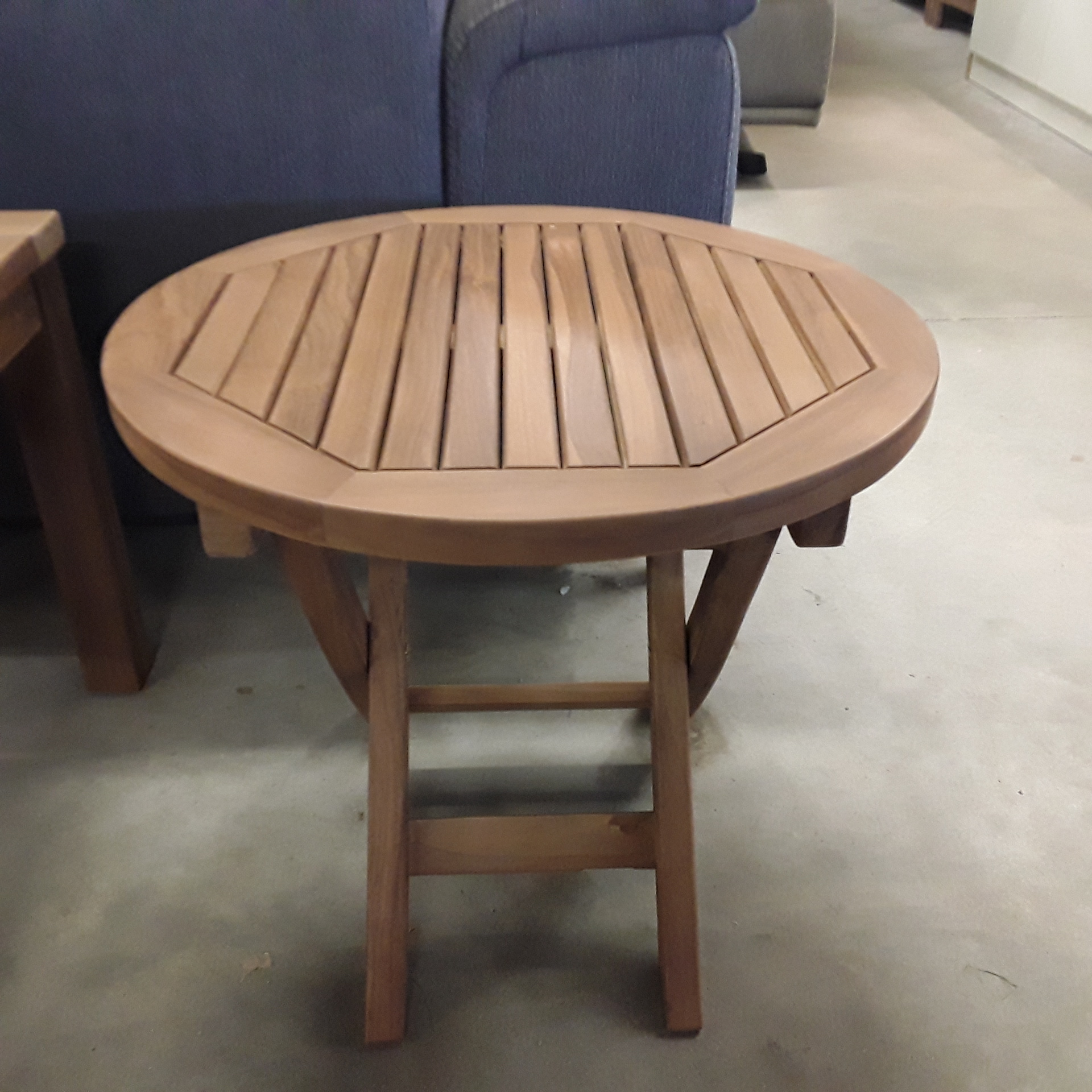 <p>Table appoint ronde Vero<br />GPT429 <br />69,00 € T.T.C<br /><a href="/Article/4359?type=neuf" style="color:white;" target="_blank">Lien vers l&#39;article</a></p>