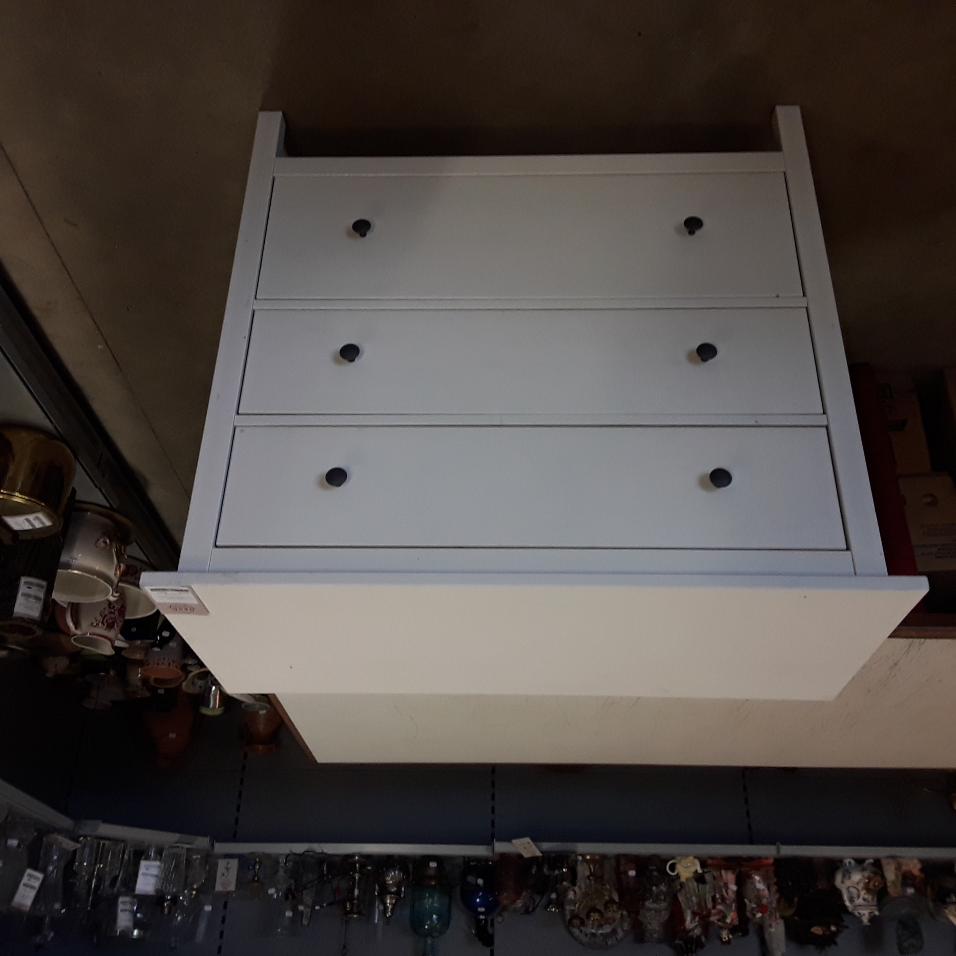 <p>Commode blanche 3 tiroirs<br />50,00 € T.T.C<br /><a href="/Article/123204?type=depose" style="color:white;" target="_blank">Lien vers l'article</a></p>